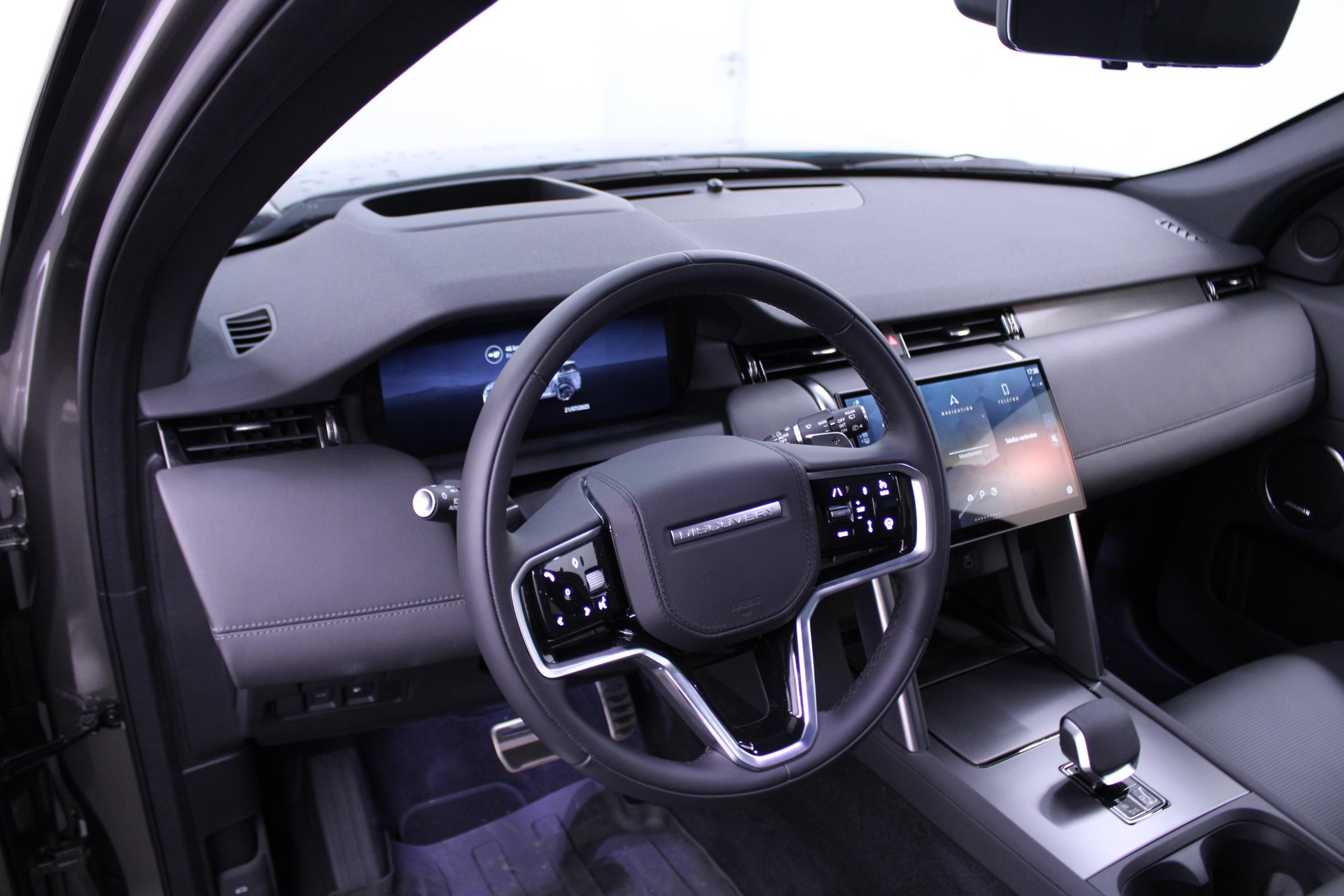 LAND ROVER Discovery Sport 1.5 T 270e Dynamic HSE-image-9