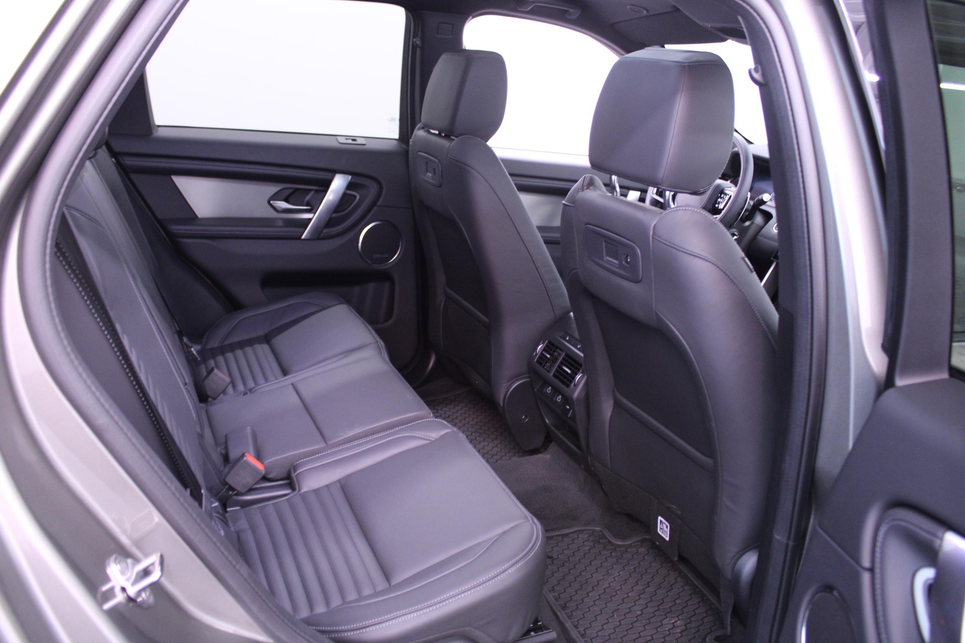 LAND ROVER Discovery Sport 1.5 T 270e Dynamic HSE-image-6