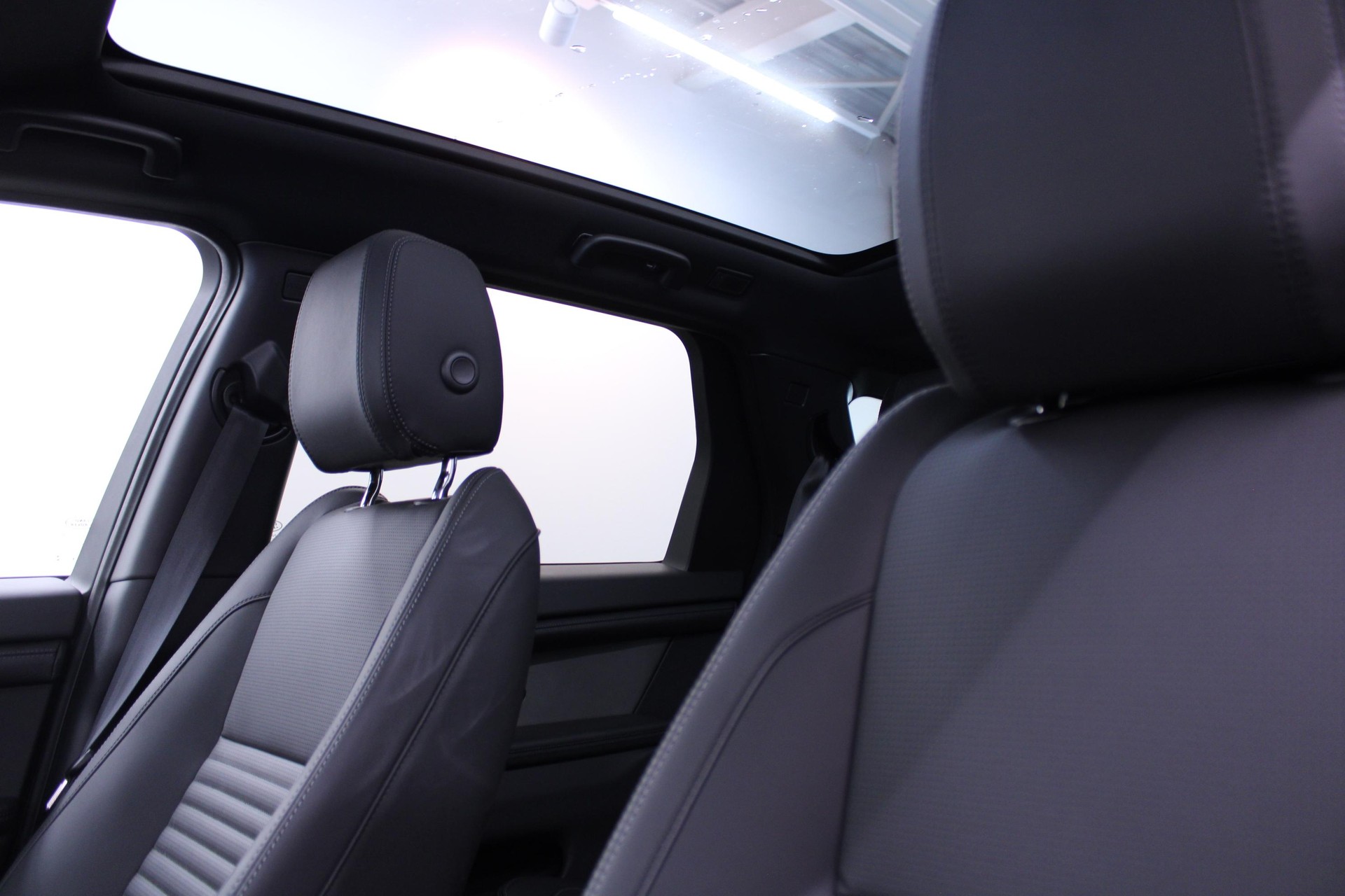 LAND ROVER Discovery Sport 1.5 T 270e Dynamic HSE-image-11