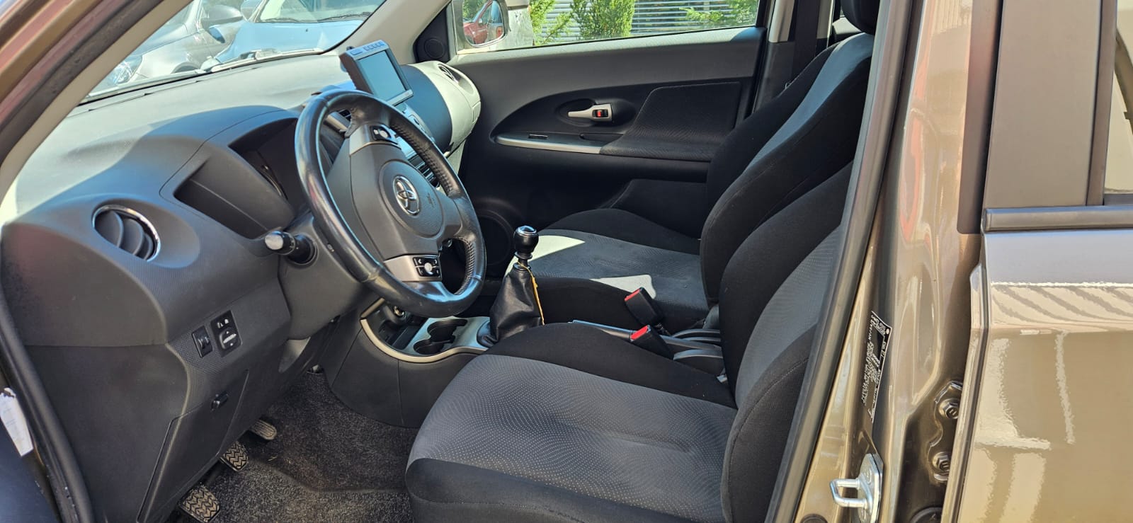 TOYOTA UrbanCruiser 1.4 D-4D Linea Sol 4WD-image-7