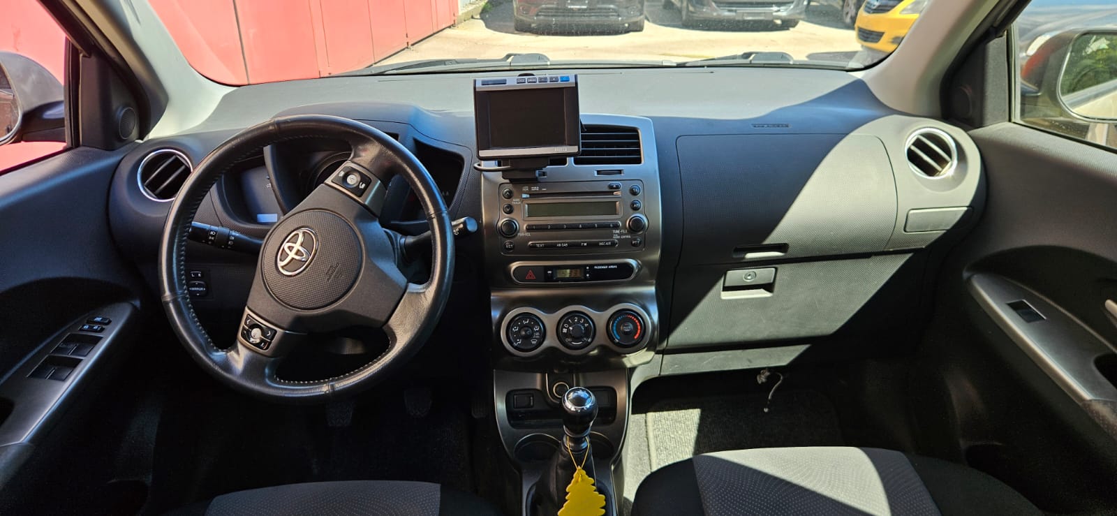TOYOTA UrbanCruiser 1.4 D-4D Linea Sol 4WD-image-3