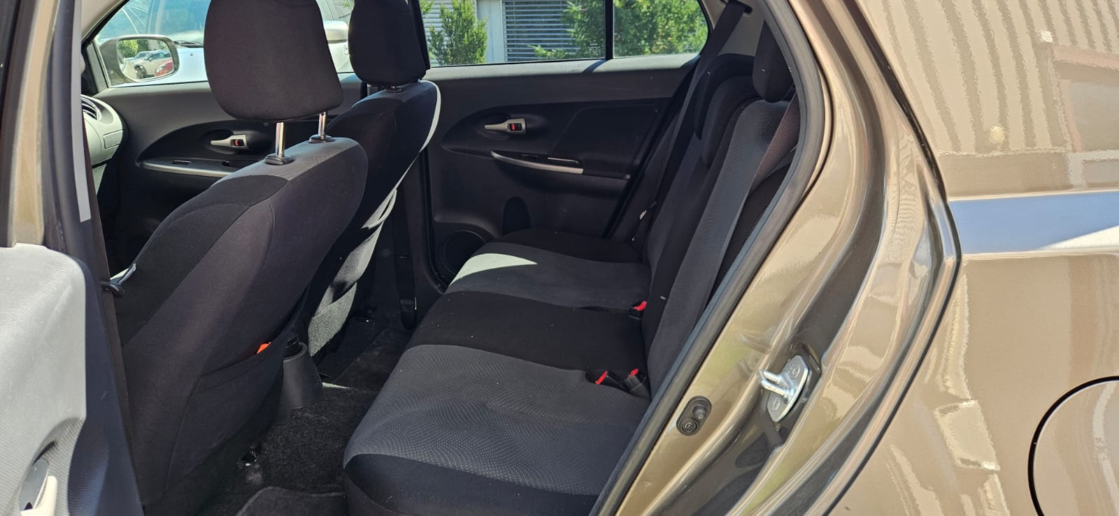 TOYOTA UrbanCruiser 1.4 D-4D Linea Sol 4WD-image-5