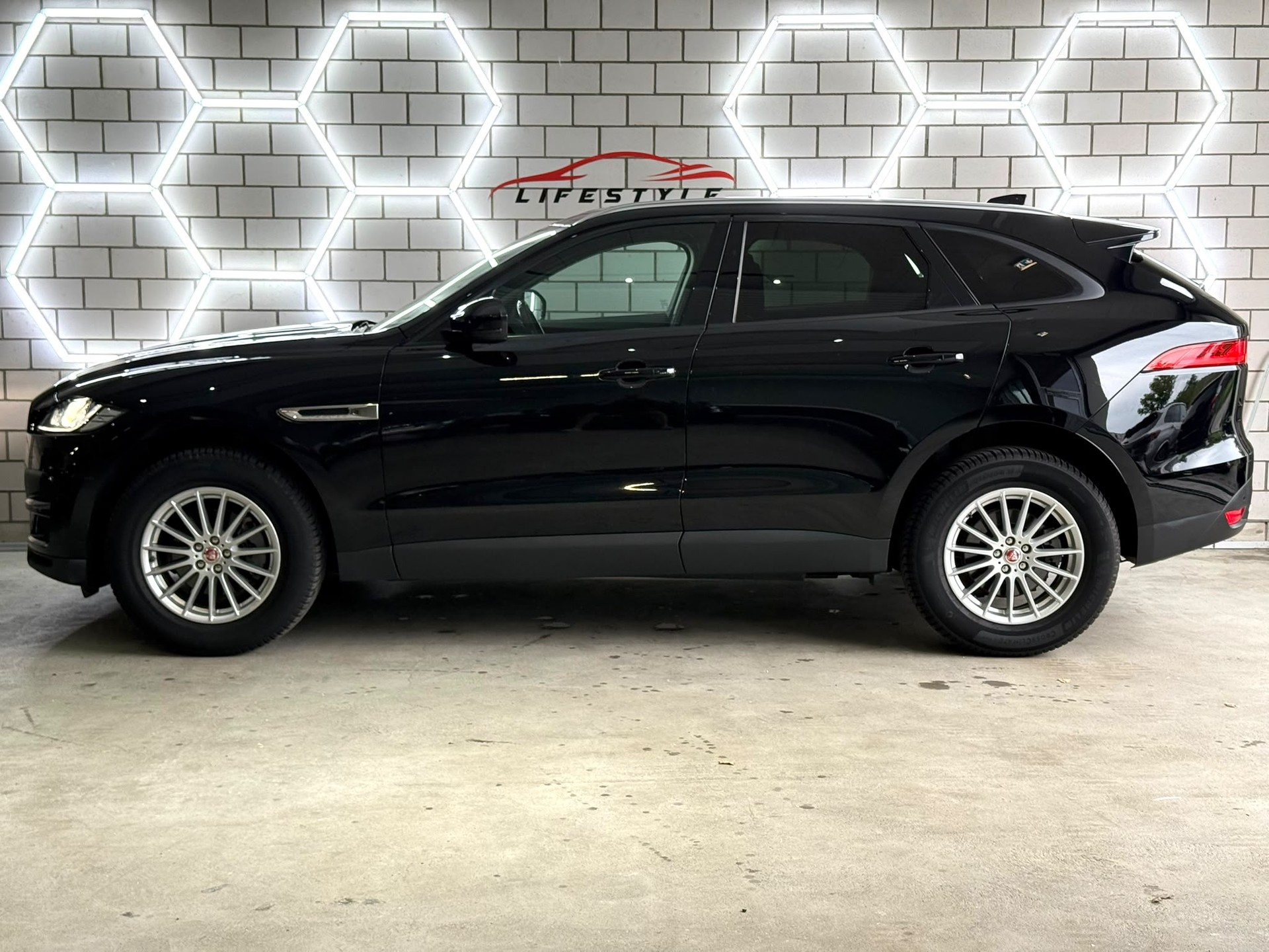 JAGUAR F-Pace 2.0d Pure AWD Automatik-image-1
