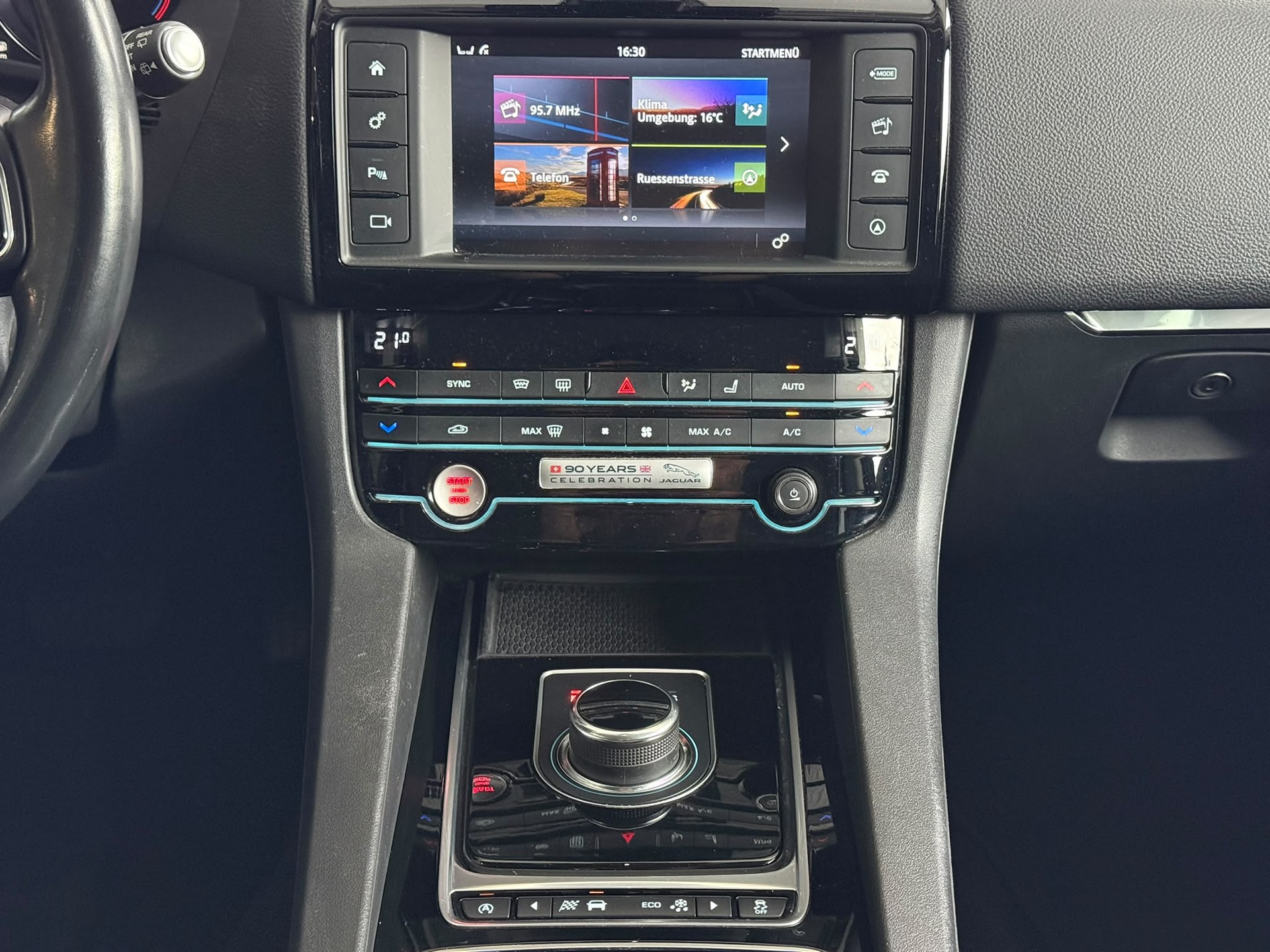 JAGUAR F-Pace 2.0d Pure AWD Automatik-image-9