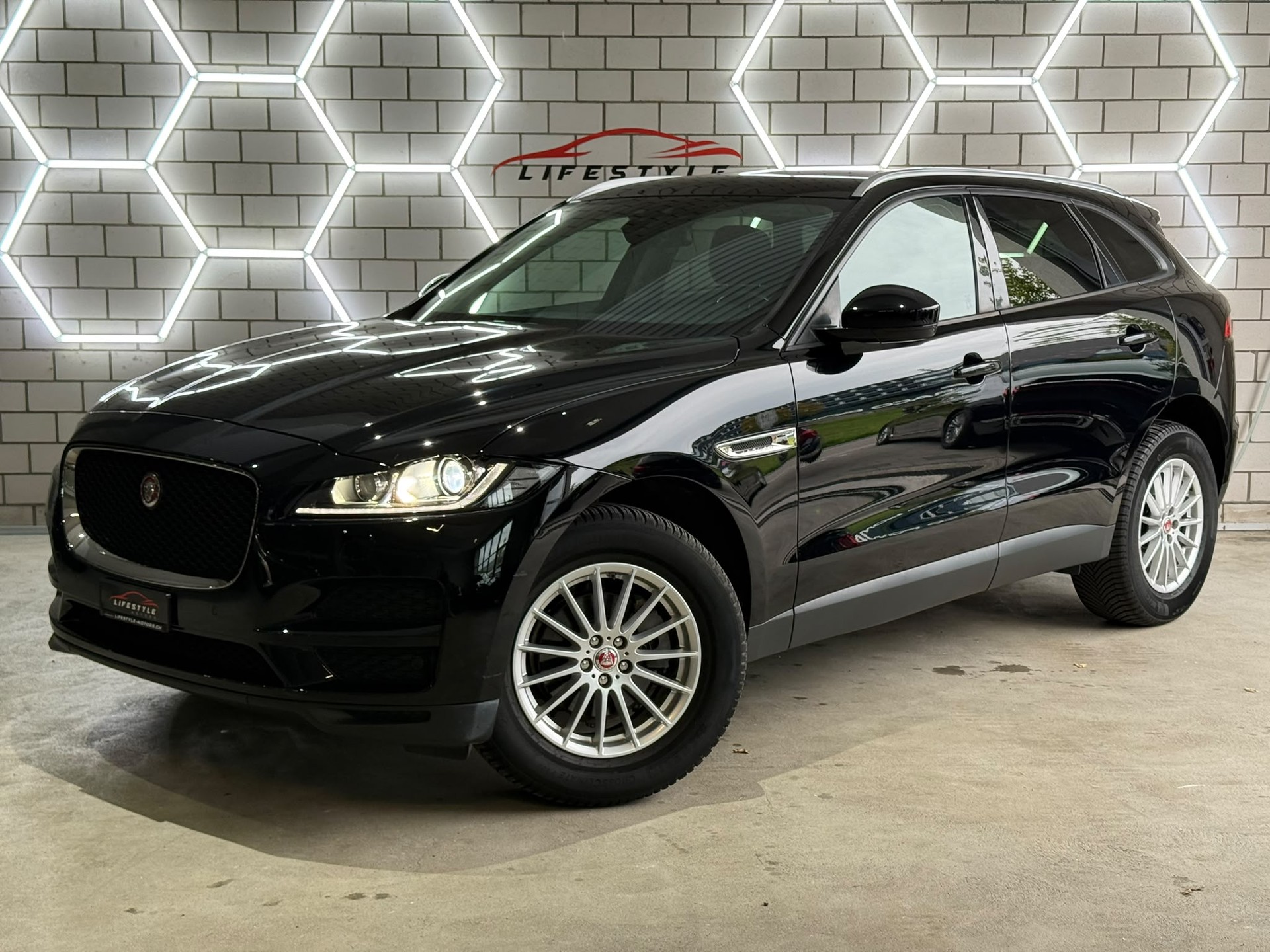 JAGUAR F-Pace 2.0d Pure AWD Automatik-image-0