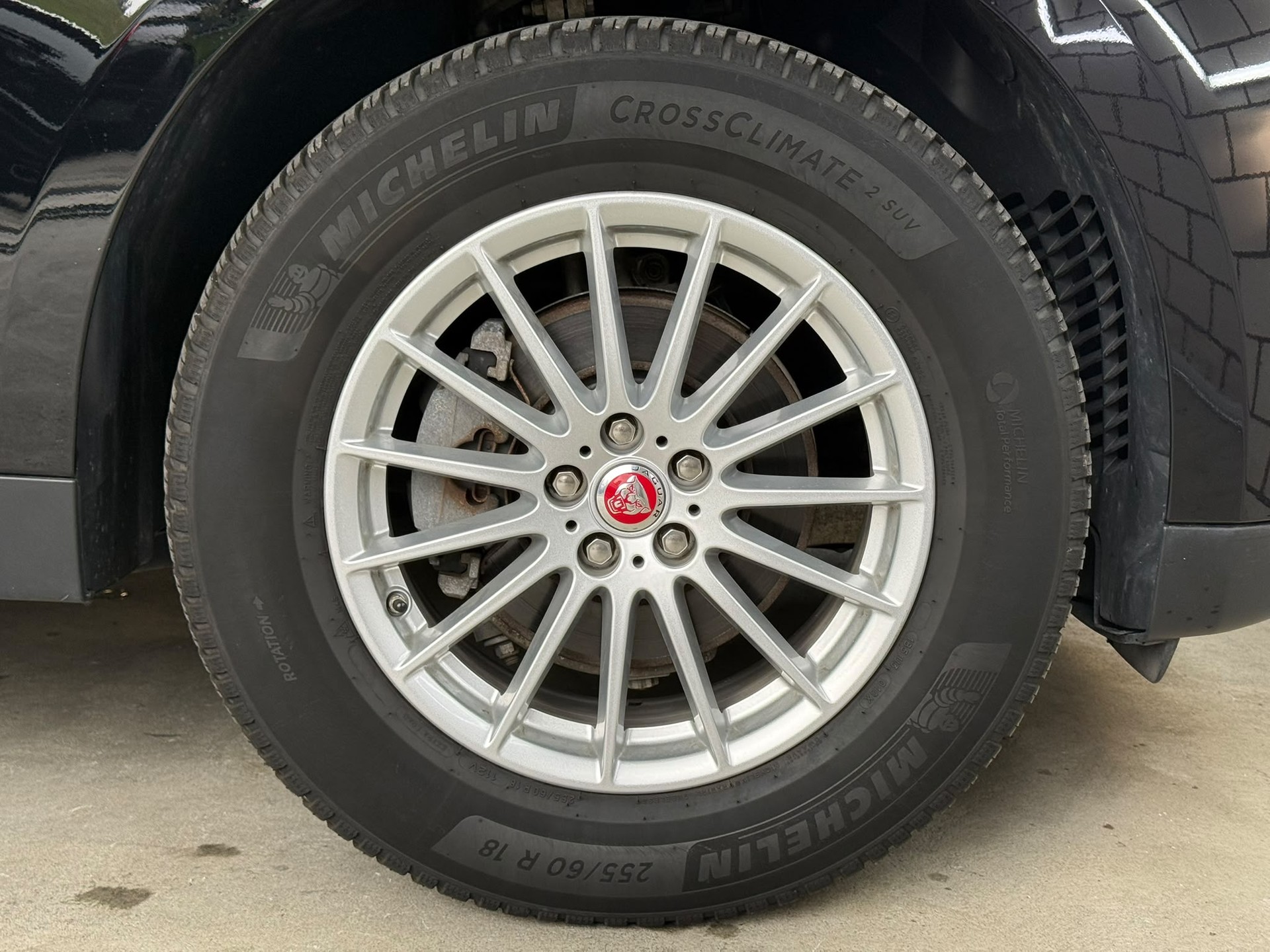 JAGUAR F-Pace 2.0d Pure AWD Automatik-image-14