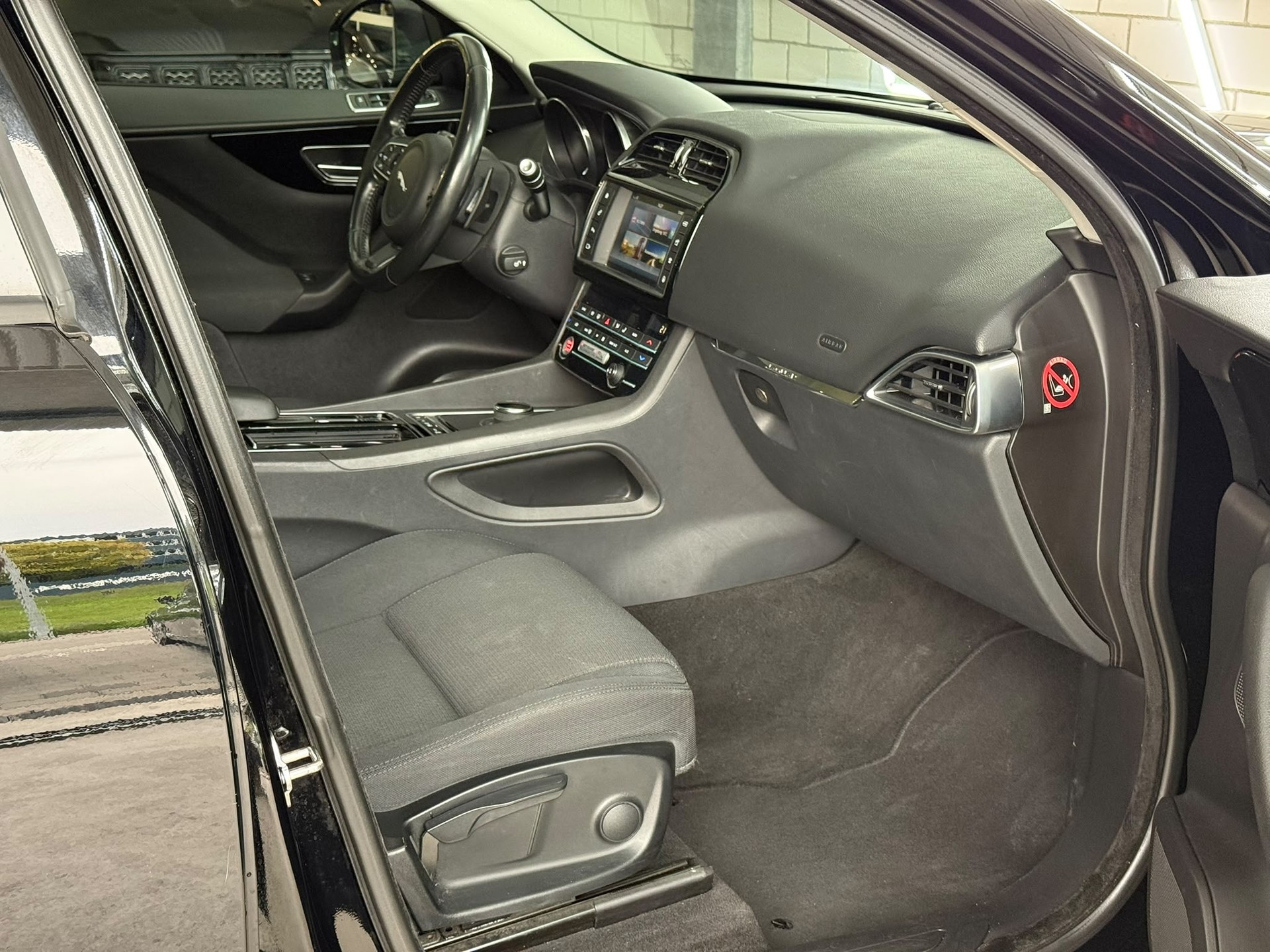 JAGUAR F-Pace 2.0d Pure AWD Automatik-image-6