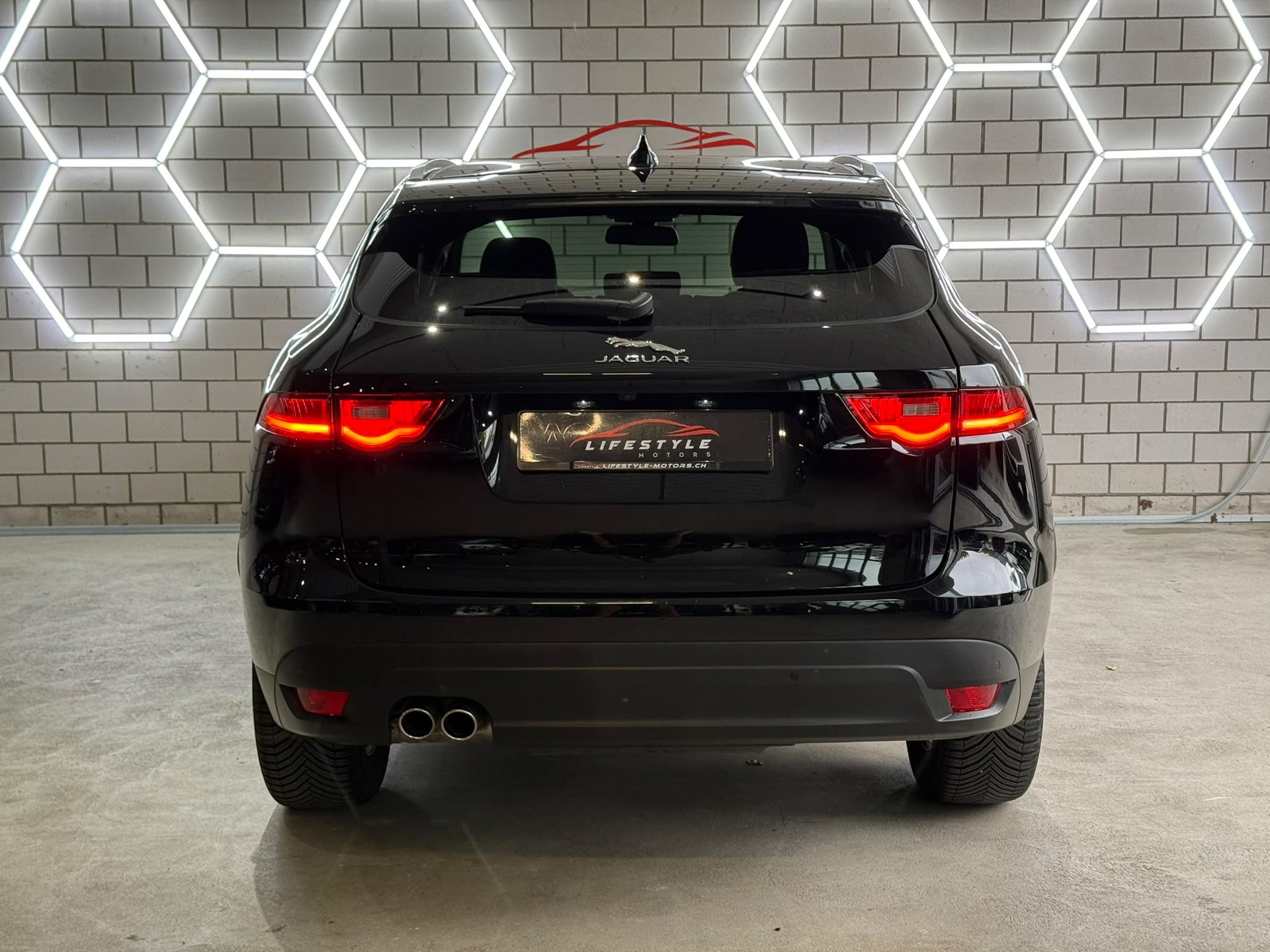 JAGUAR F-Pace 2.0d Pure AWD Automatik-image-3