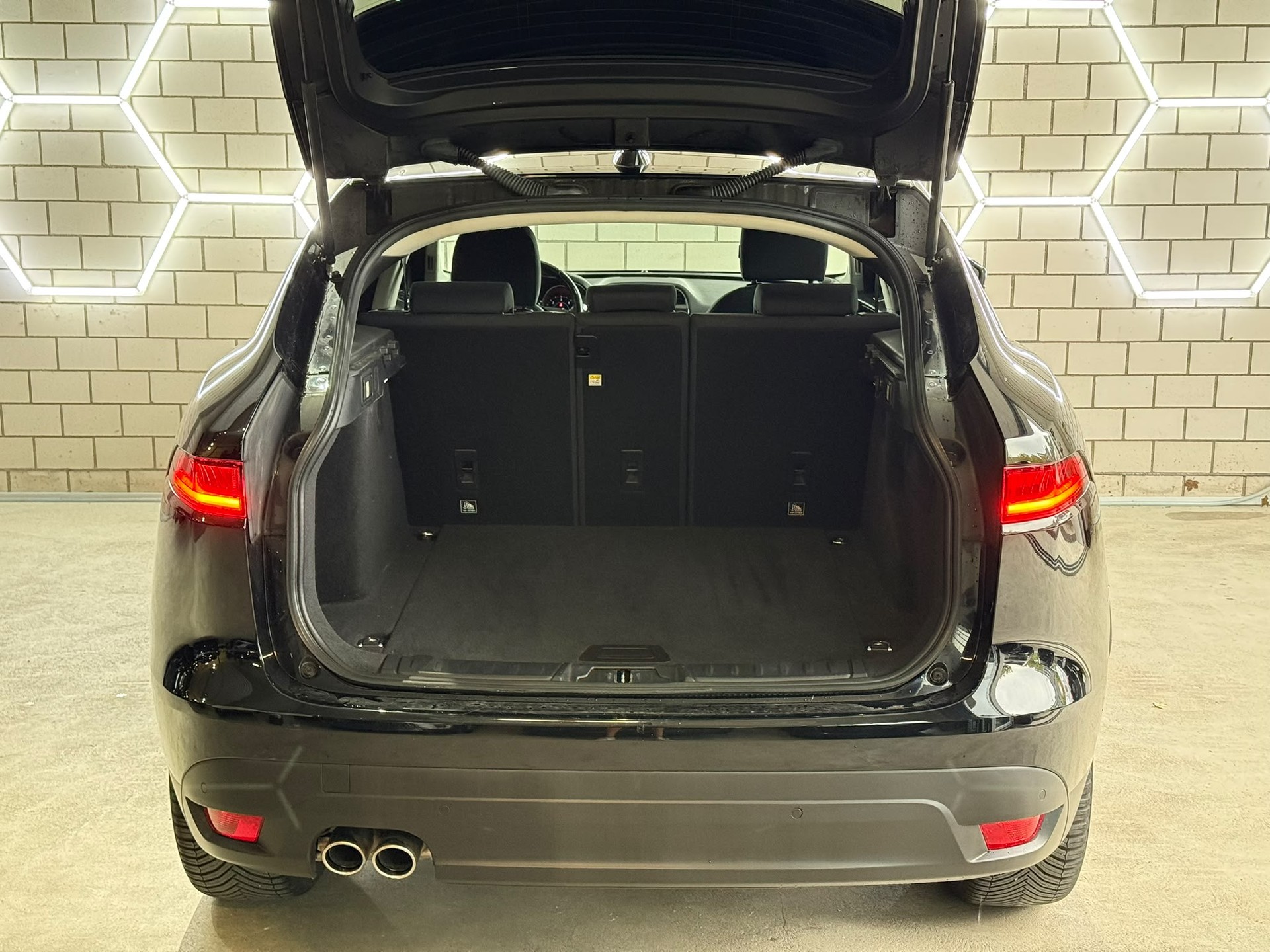 JAGUAR F-Pace 2.0d Pure AWD Automatik-image-13