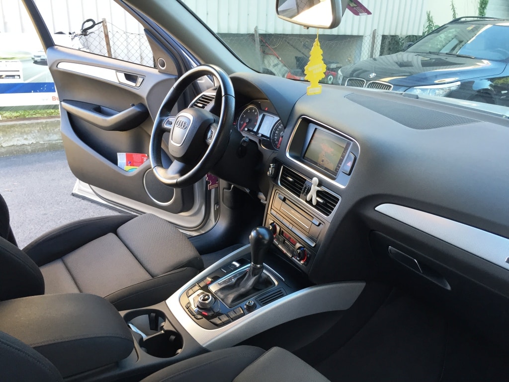 AUDI Q5 3.2 FSI quattro S-tronic-image-4