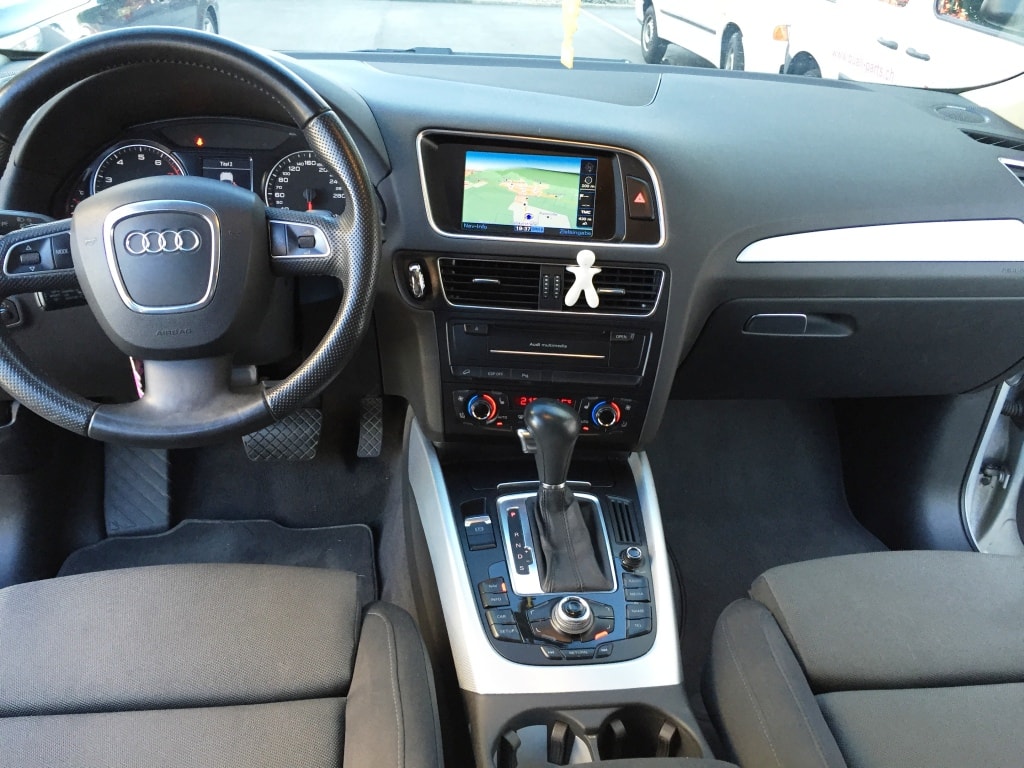 AUDI Q5 3.2 FSI quattro S-tronic-image-6