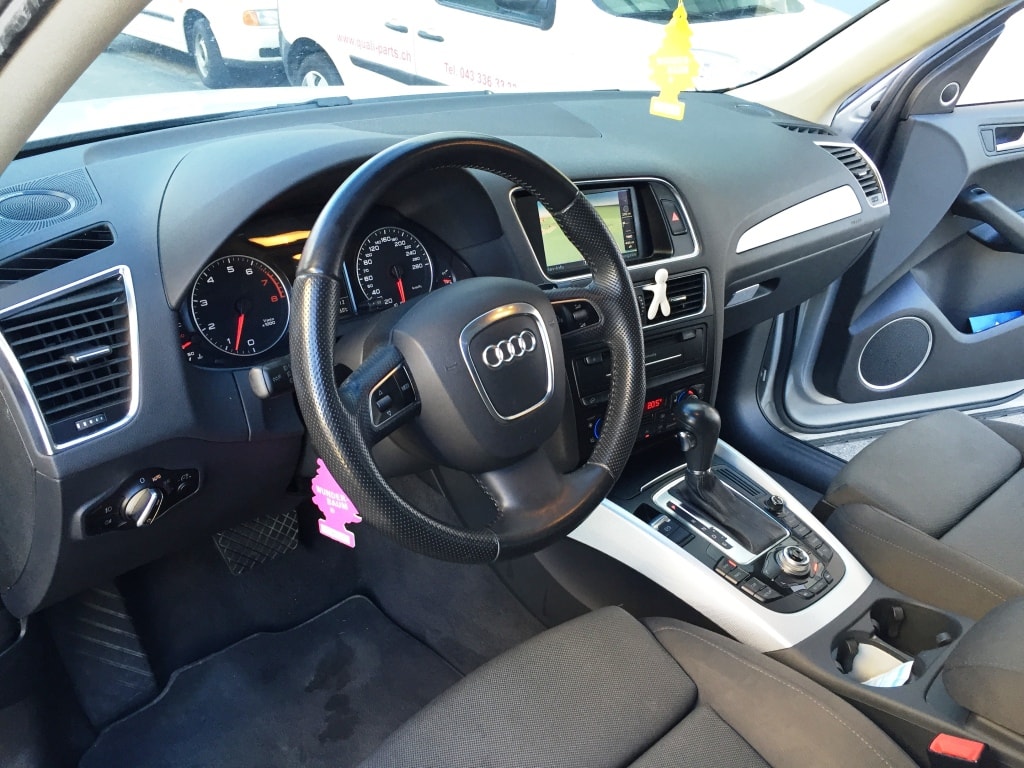 AUDI Q5 3.2 FSI quattro S-tronic-image-5