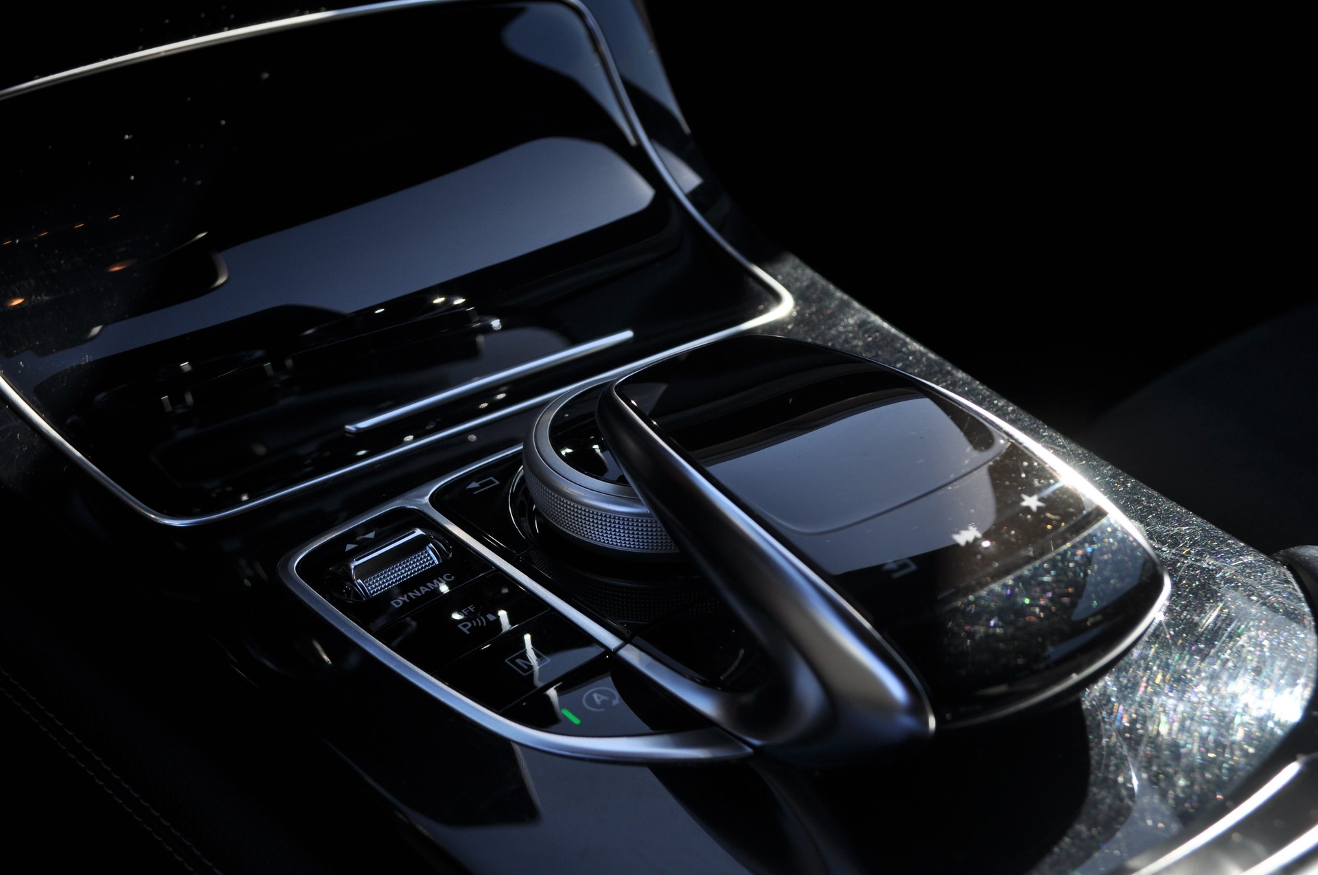 MERCEDES-BENZ GLC 220 d 4Matic AMG Line-image-13