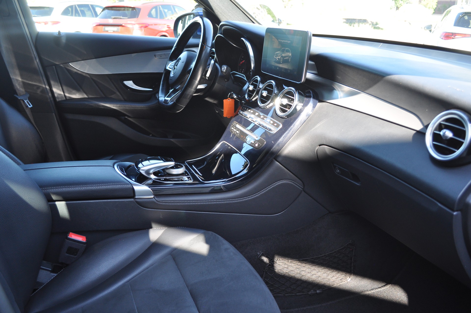 MERCEDES-BENZ GLC 220 d 4Matic AMG Line-image-6