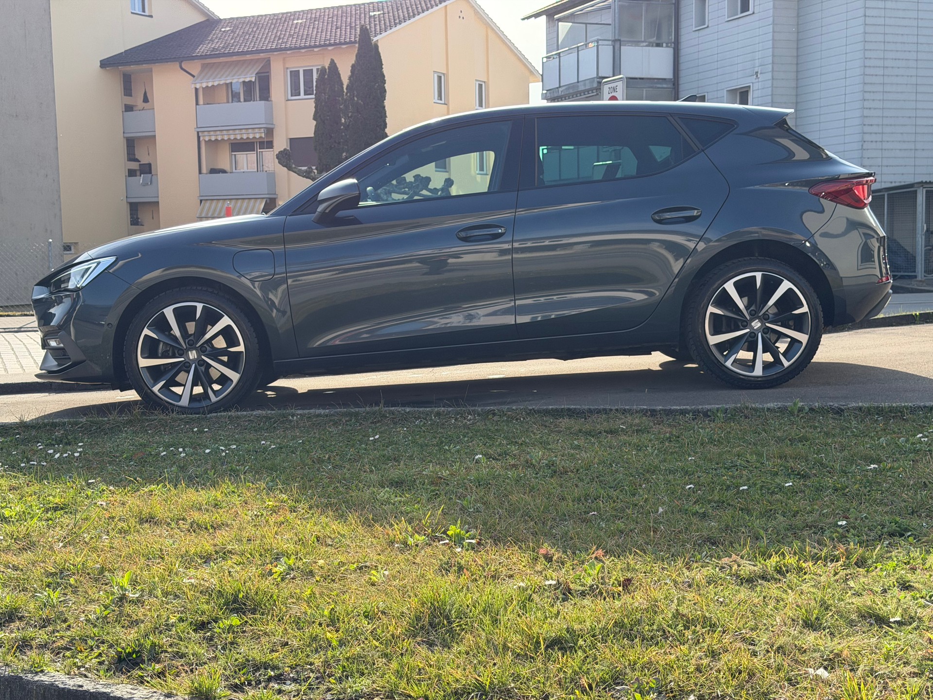 SEAT Leon 1.4 eHybrid pHEV DSG FR Vollausstattung-image-4