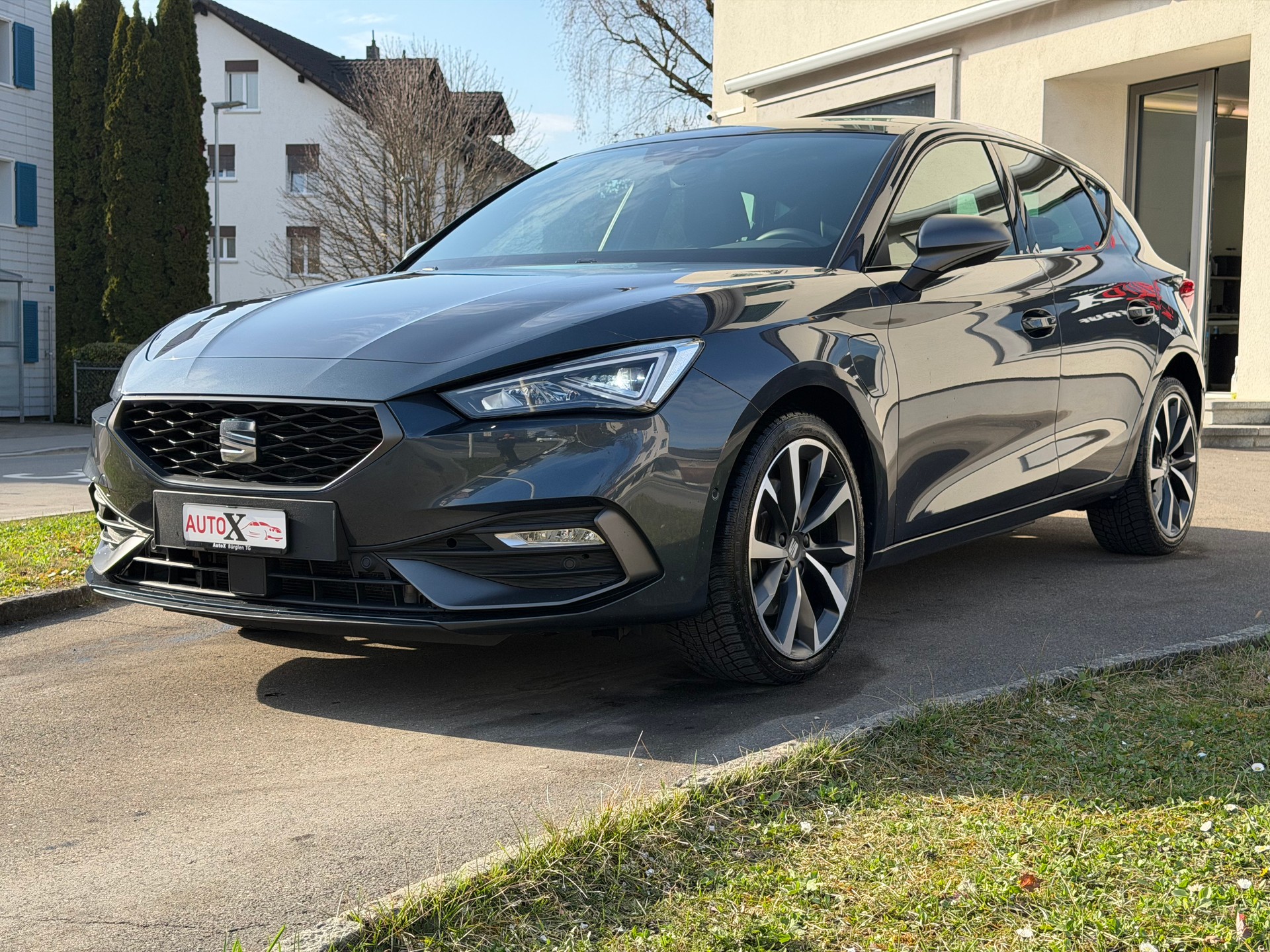 SEAT Leon 1.4 eHybrid pHEV DSG FR Vollausstattung-image-1