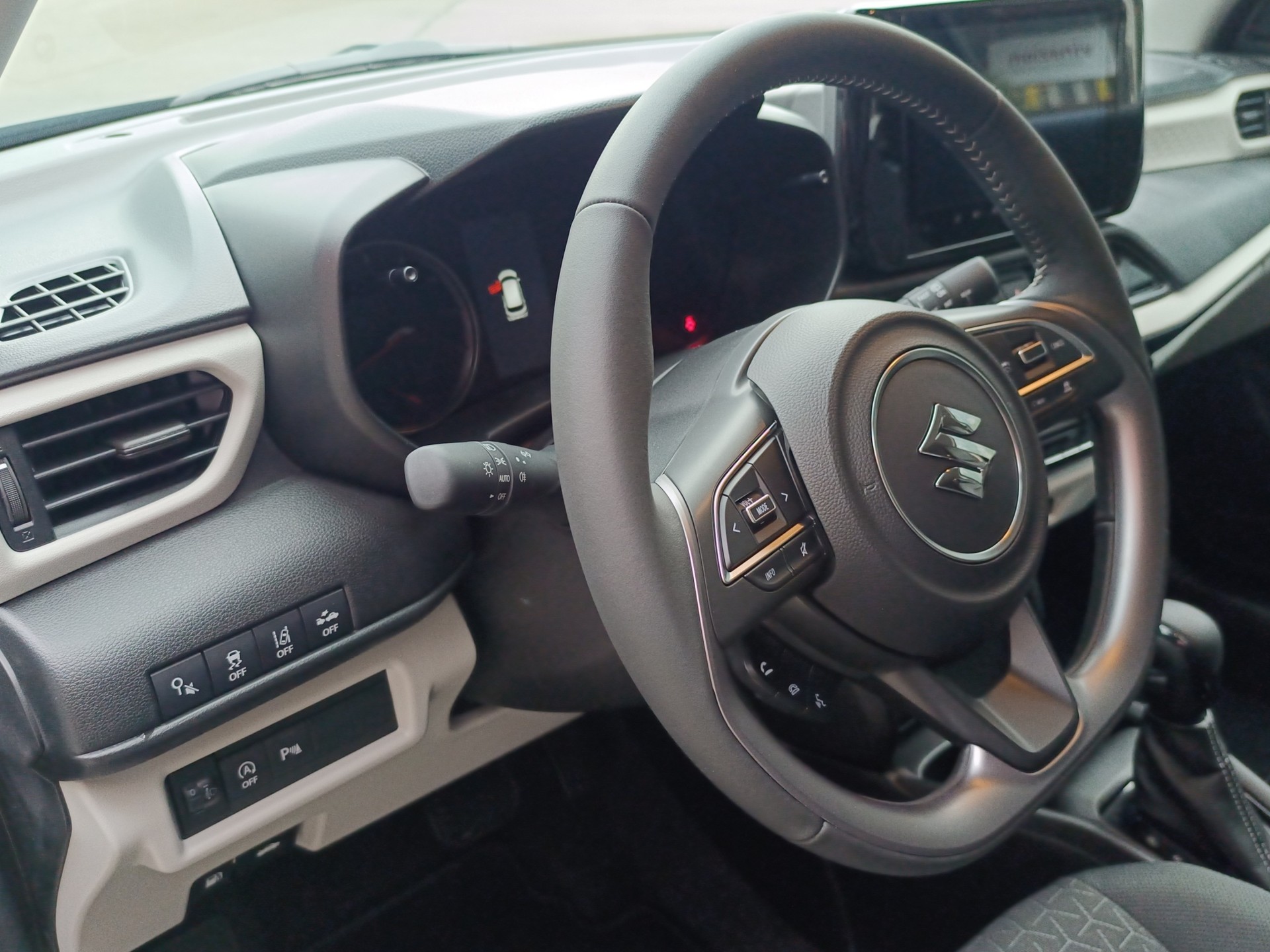 SUZUKI Swift 1.2 Compact+ Hybrid CVT-image-18