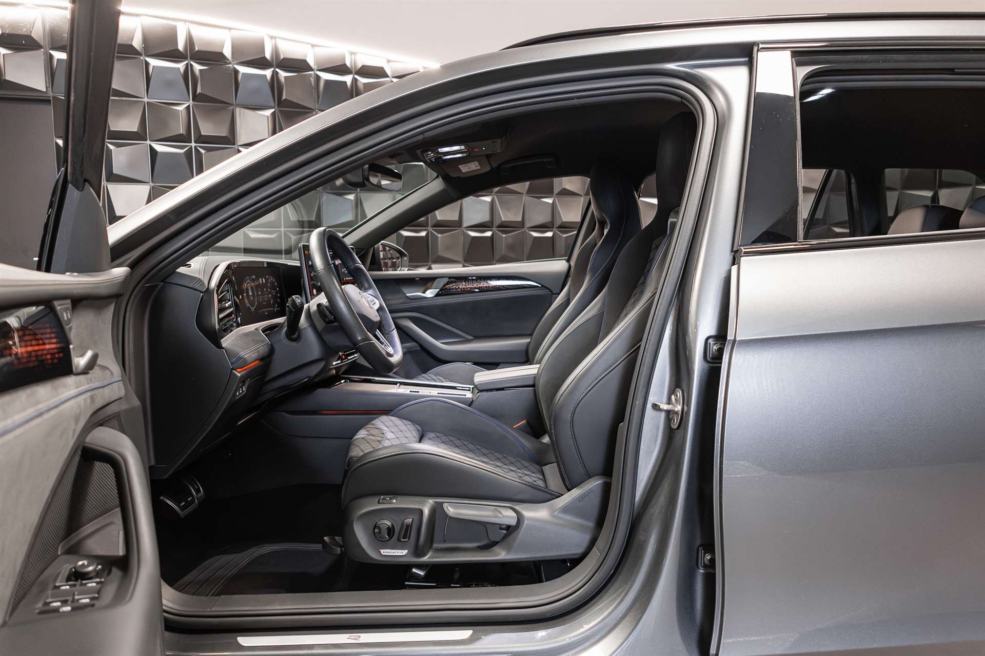 VW Passat Variant 2.0 TDI evo R-Line 4 Motion DSG-image-11