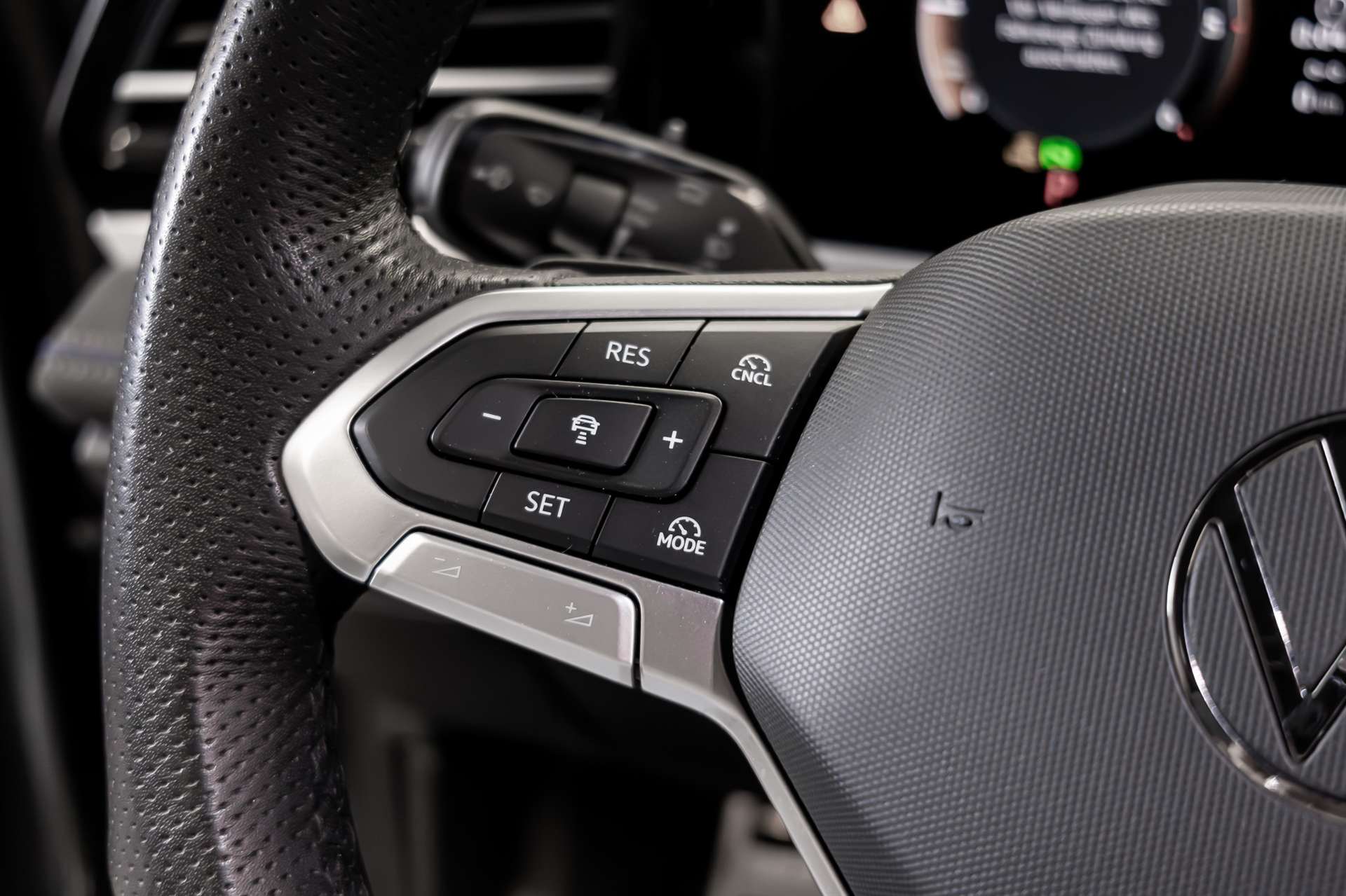 VW Passat Variant 2.0 TDI evo R-Line 4 Motion DSG-image-8