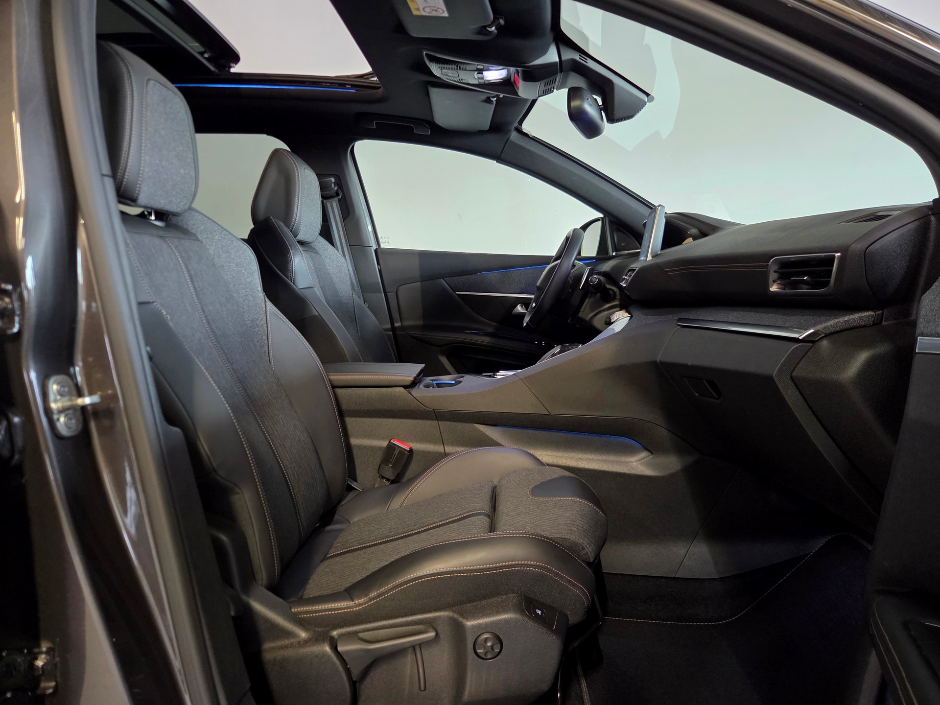 PEUGEOT 3008 1.6 THP Allure-image-16