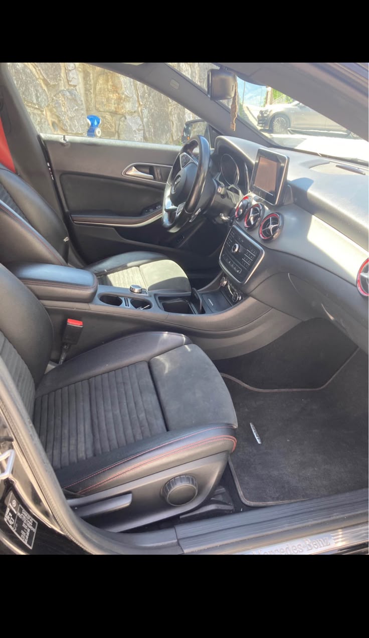 MERCEDES-BENZ CLA 250 Sport 4Matic 7G-DCT-image-4