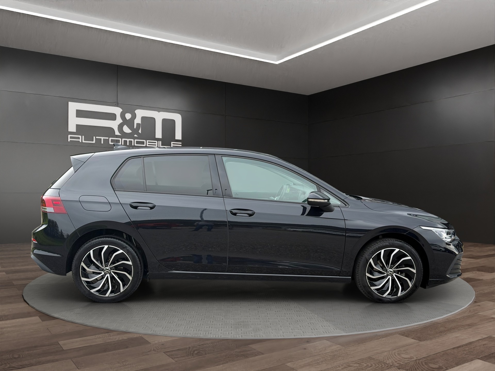 VW Golf 1.5 e TSI ACT Life DSG-image-2