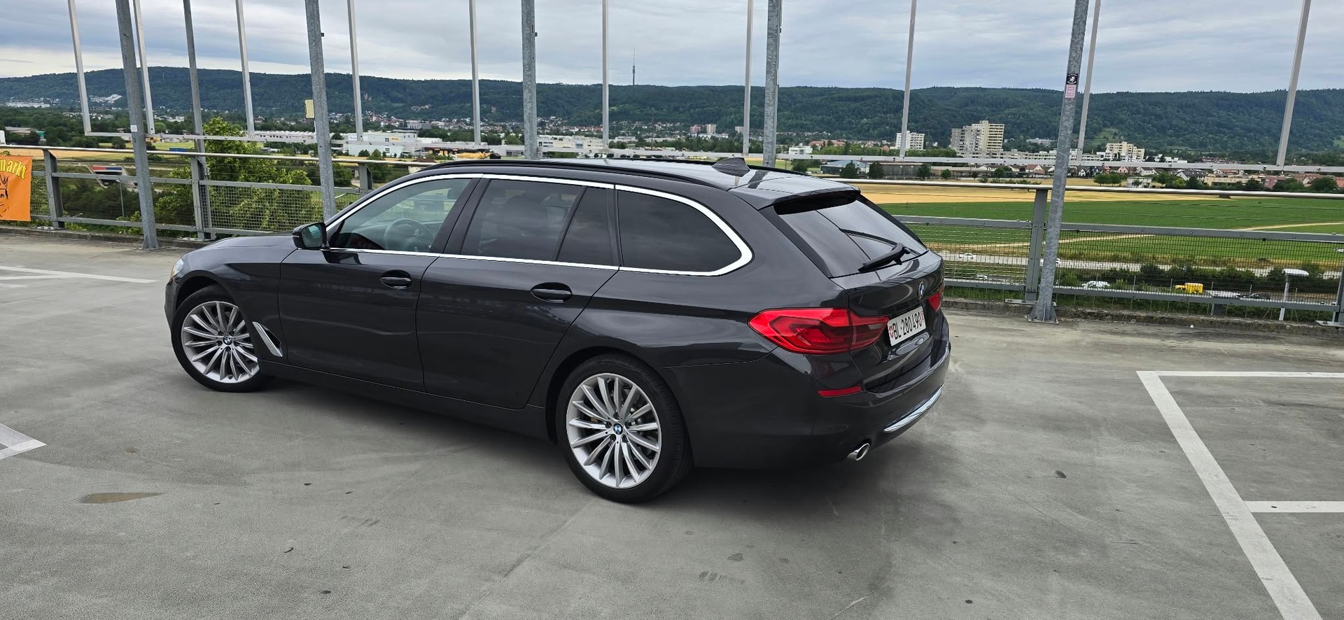 BMW 520d xDrive-image-1