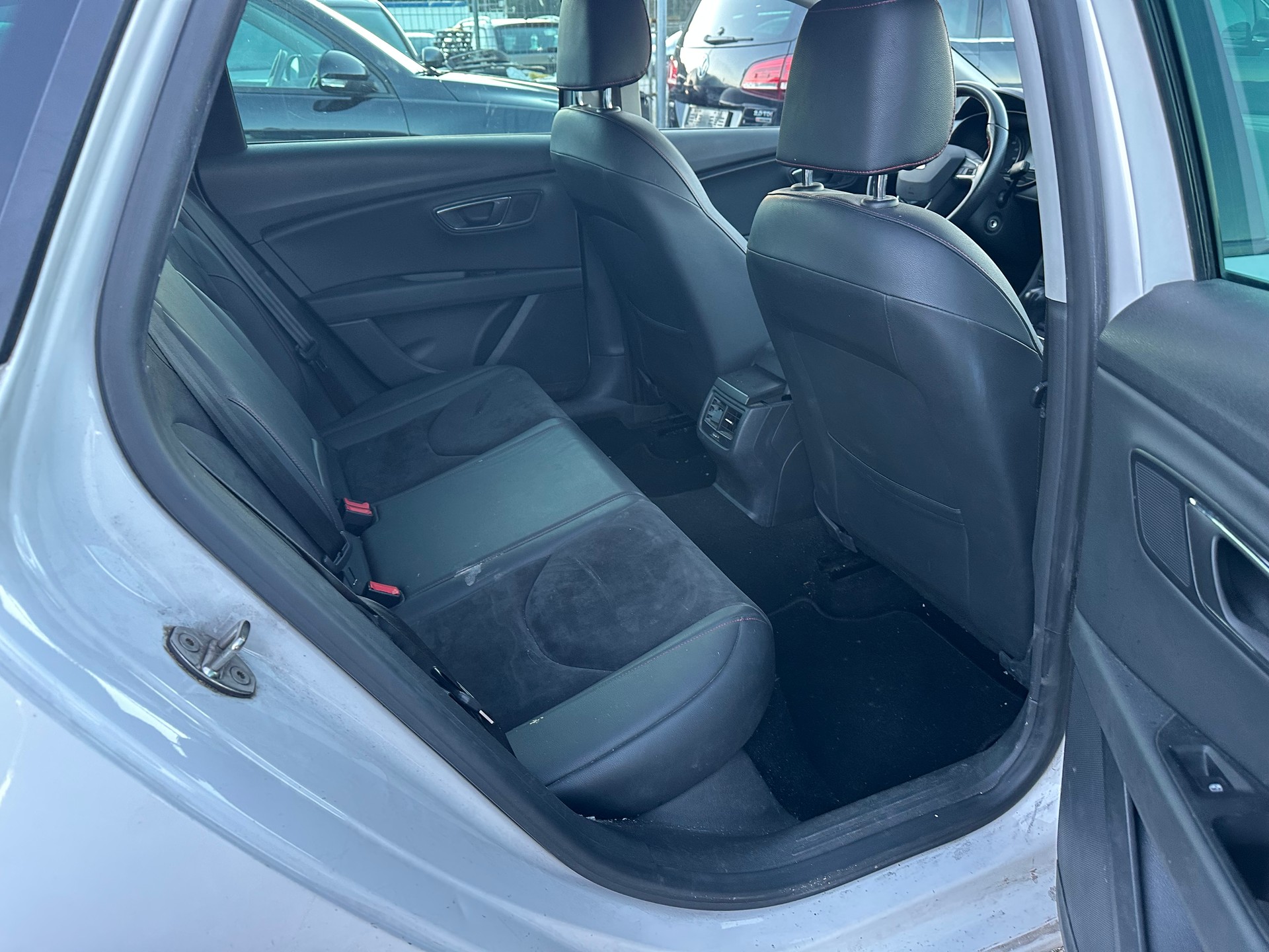 SEAT Leon ST 1.4 TSI FR Line DSG-image-12