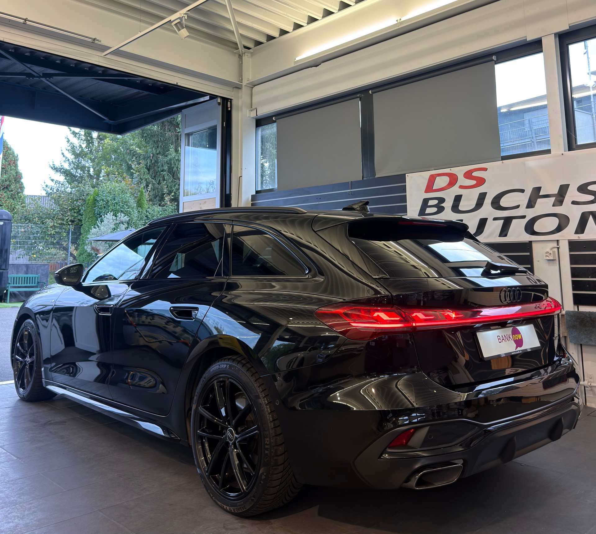 AUDI A5 Avant 2.0 TFSI quattro S-Tronic-image-4