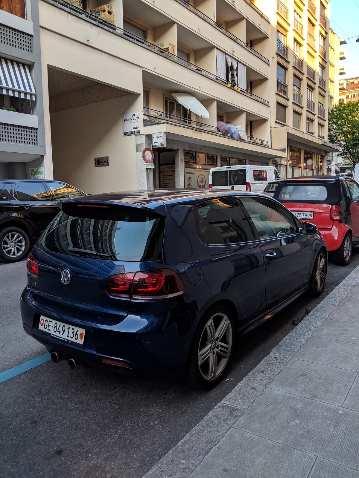 VW Golf 2.0 TSI R Team 4Motion-image-2