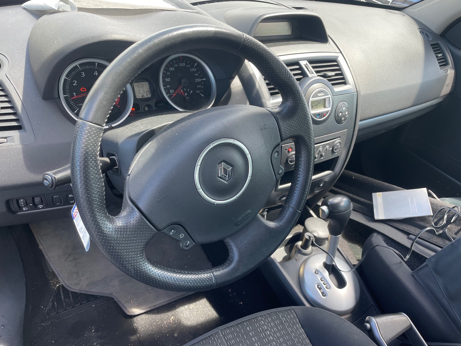 RENAULT Mégane Break 2.0 16V Dynamique Automatic-image-3