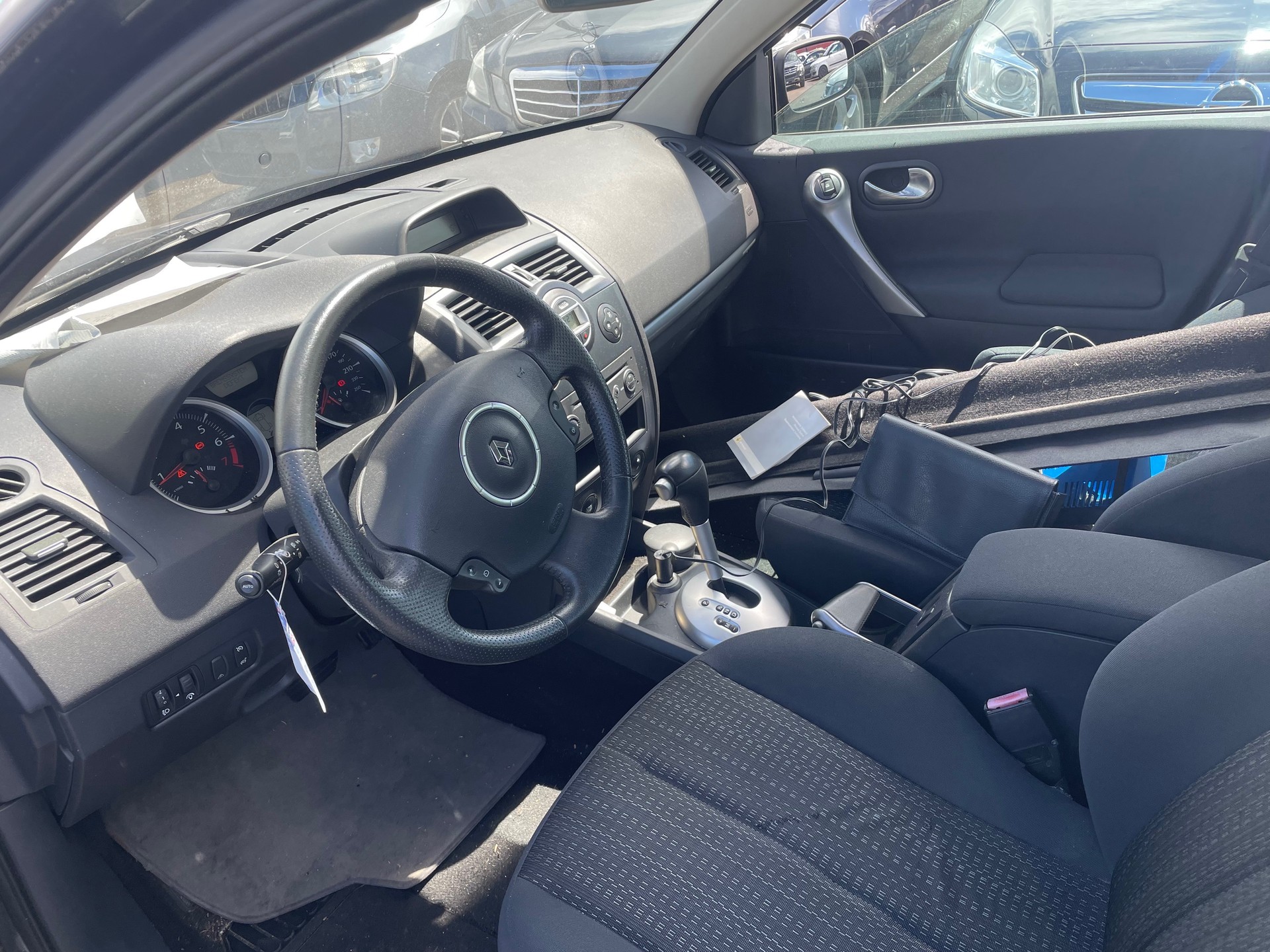 RENAULT Mégane Break 2.0 16V Dynamique Automatic-image-1