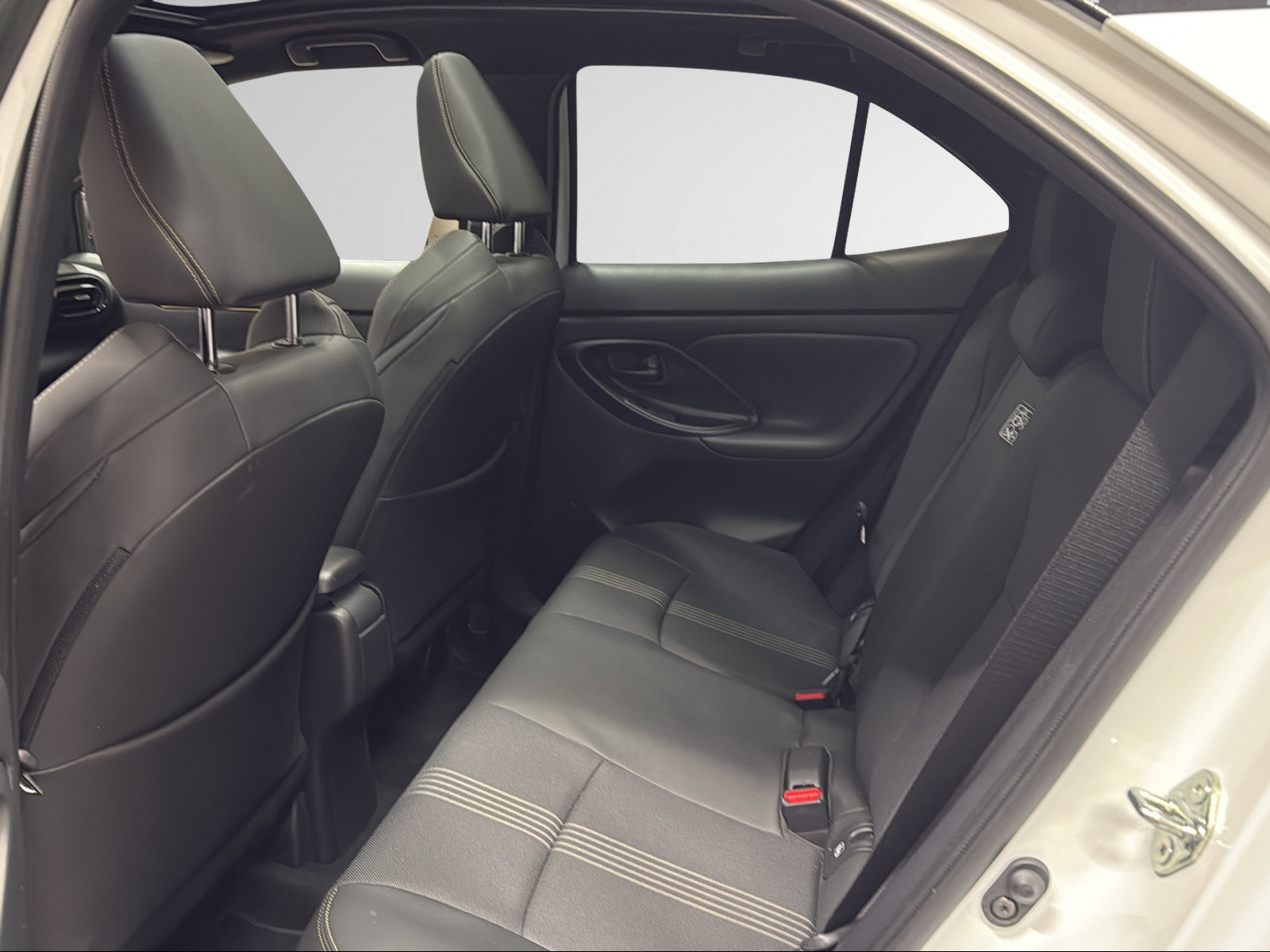 TOYOTA Yaris Cross 1.5 Adventure e-CVT AWDi-image-12