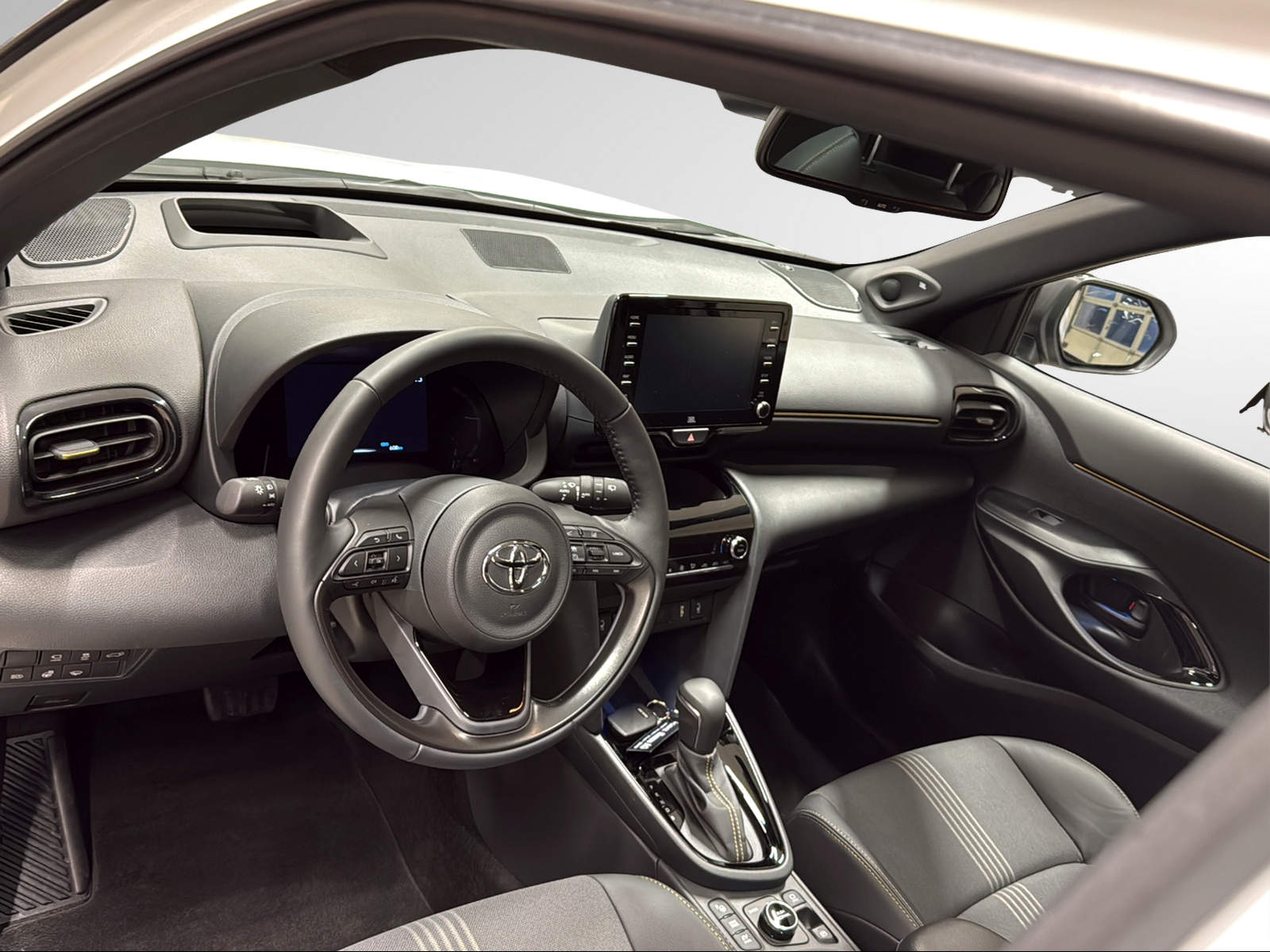 TOYOTA Yaris Cross 1.5 Adventure e-CVT AWDi-image-8