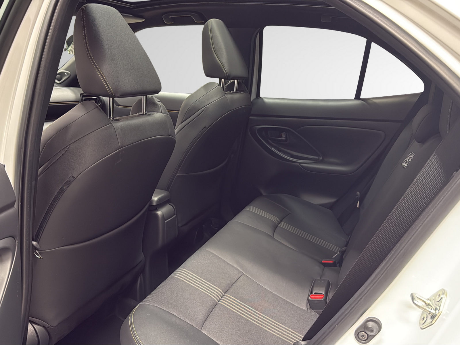 TOYOTA Yaris Cross 1.5 Adventure e-CVT AWDi-image-13
