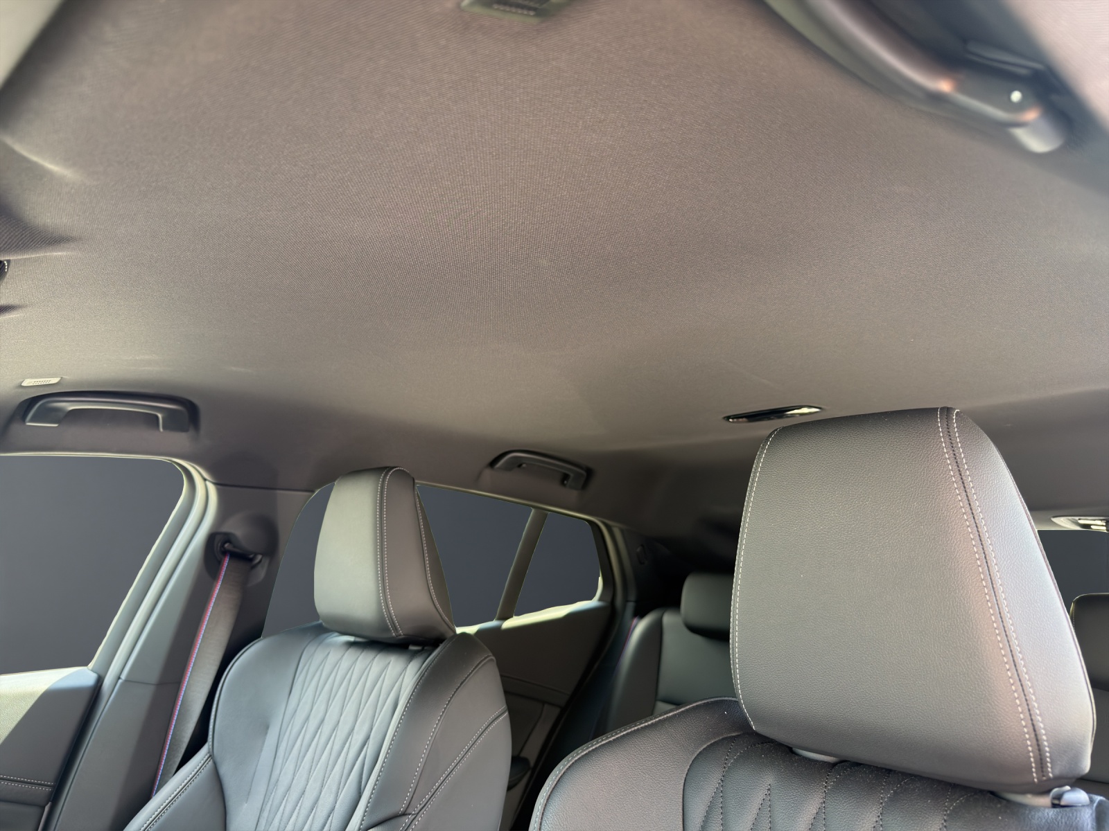 BMW iX2 30 xDrive-image-10