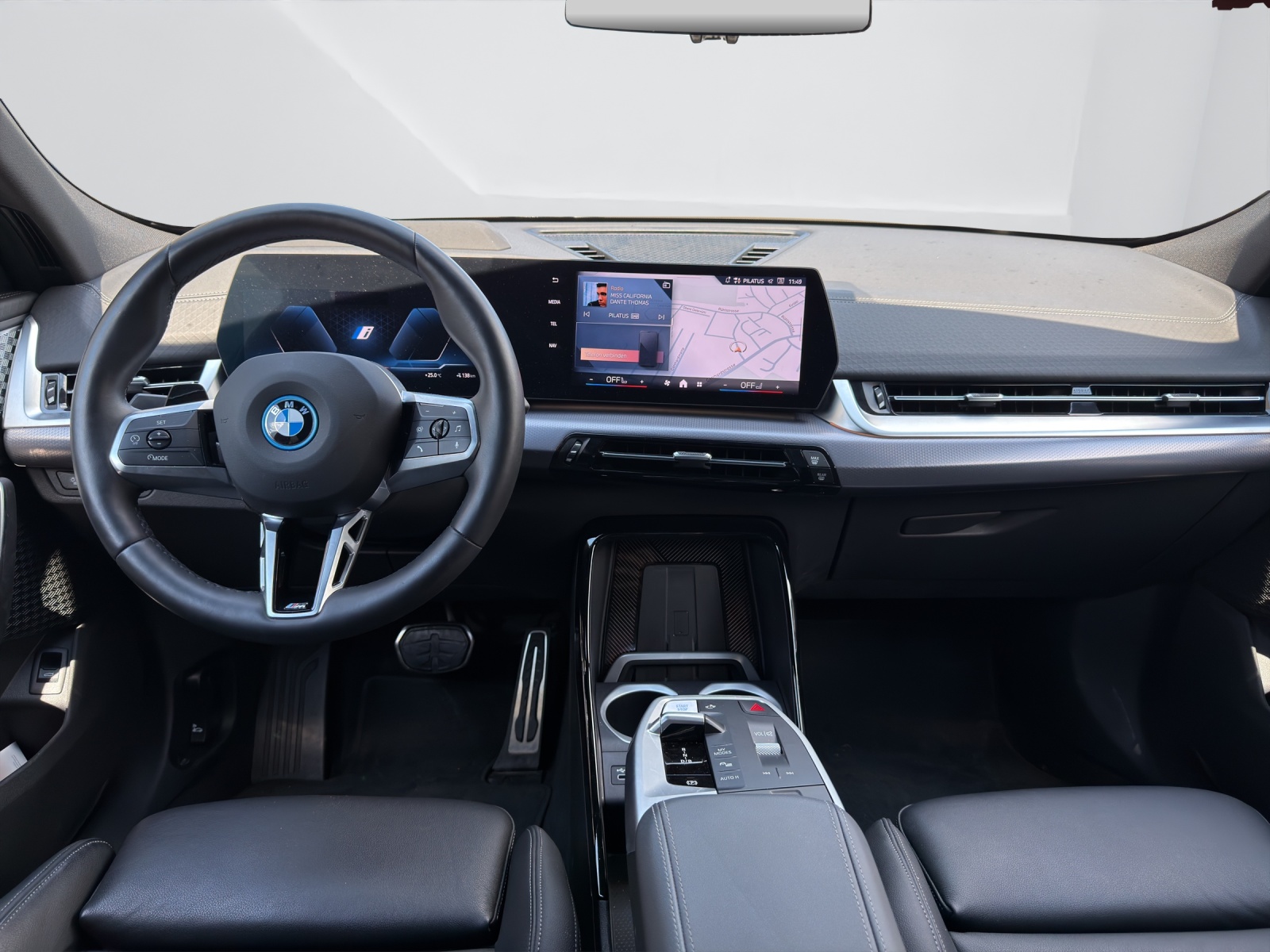 BMW iX2 30 xDrive-image-16
