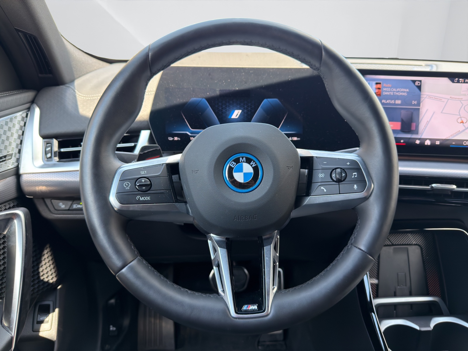 BMW iX2 30 xDrive-image-17