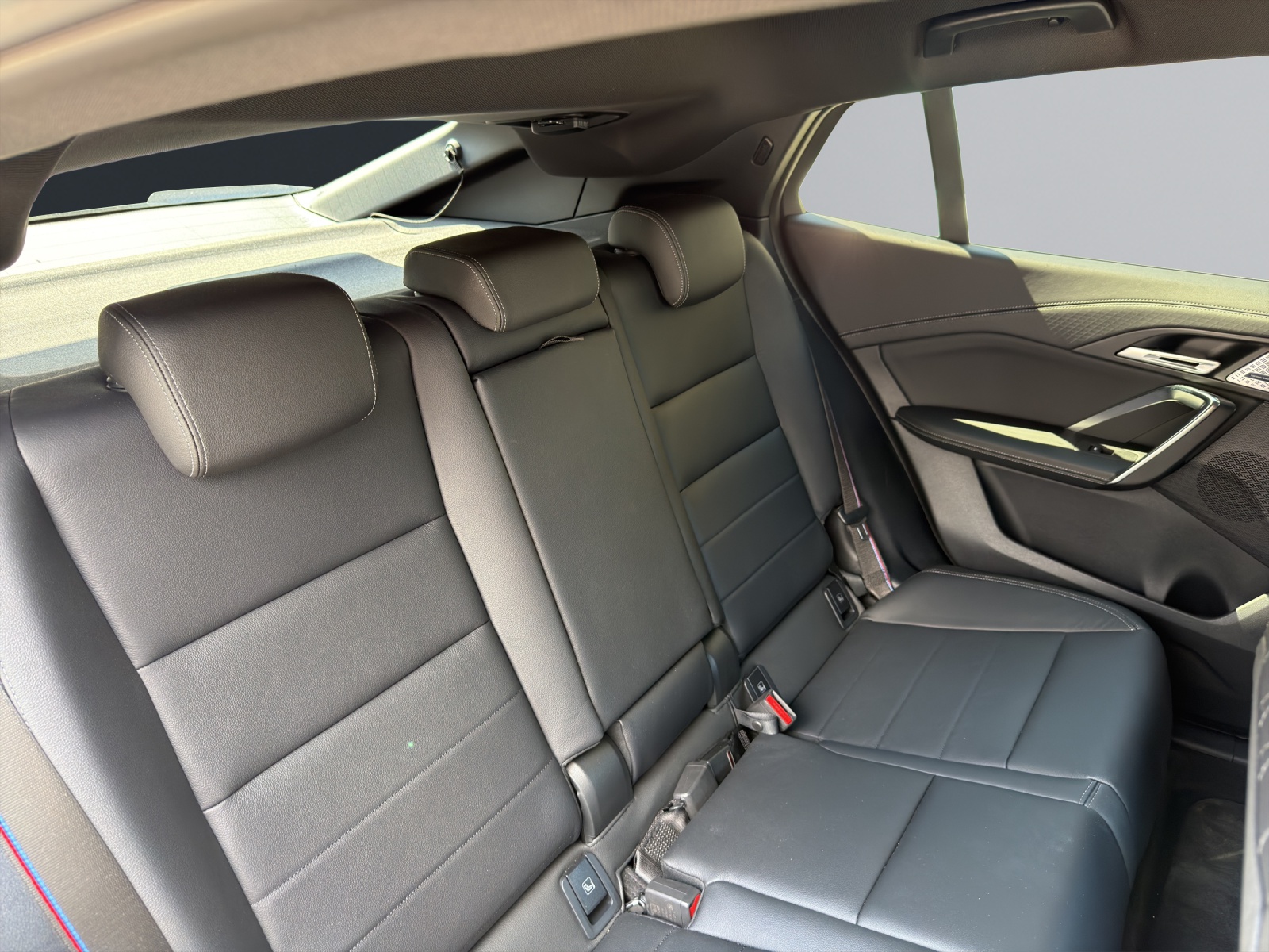 BMW iX2 30 xDrive-image-15