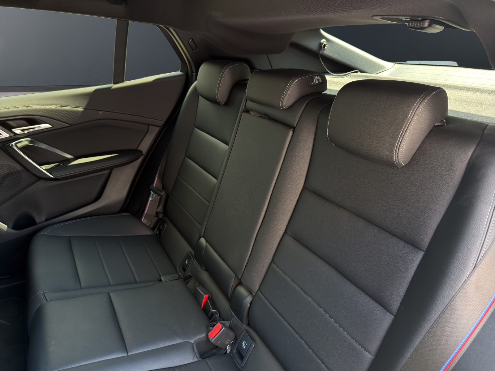 BMW iX2 30 xDrive-image-12