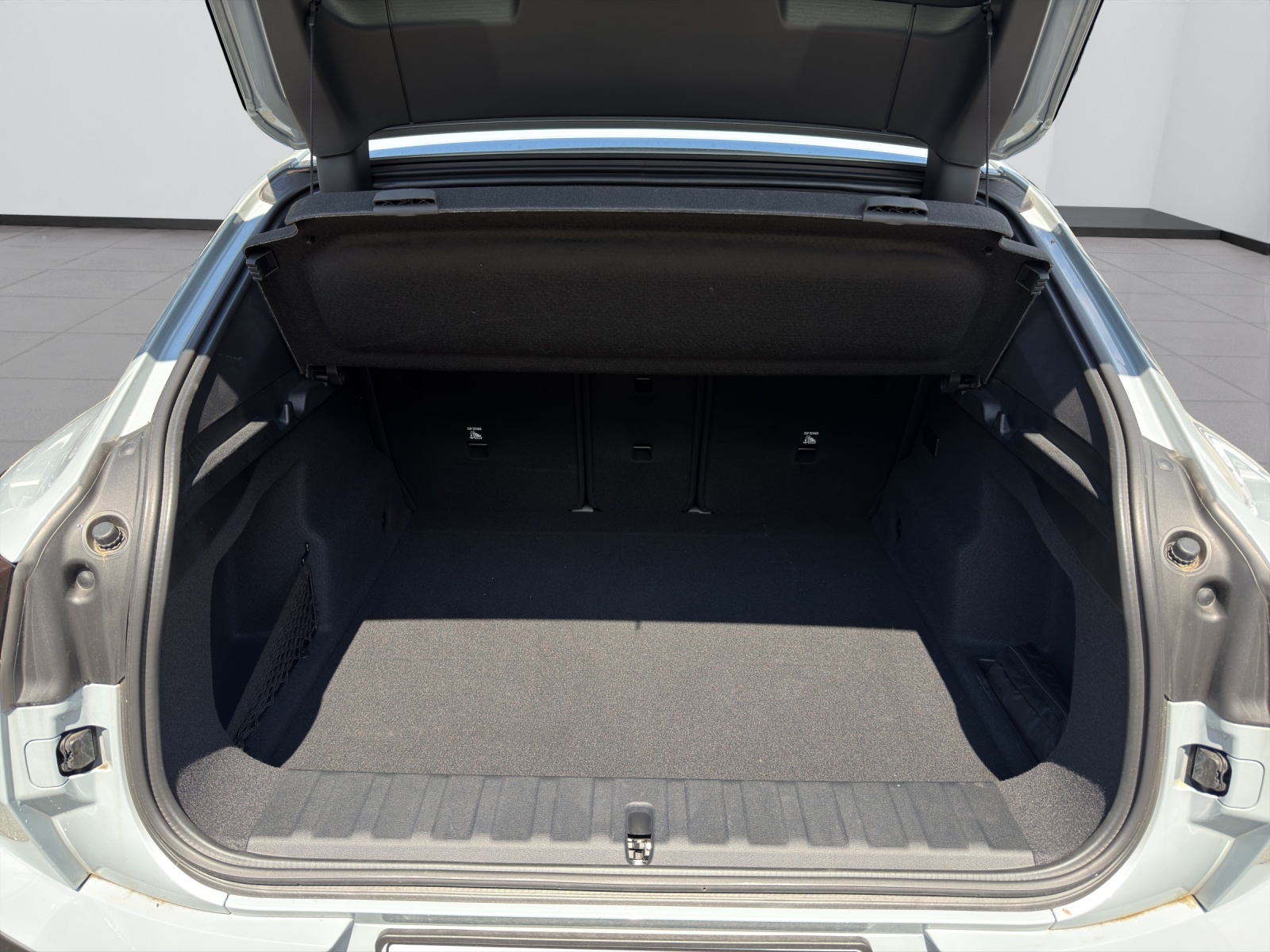 BMW iX2 30 xDrive-image-13