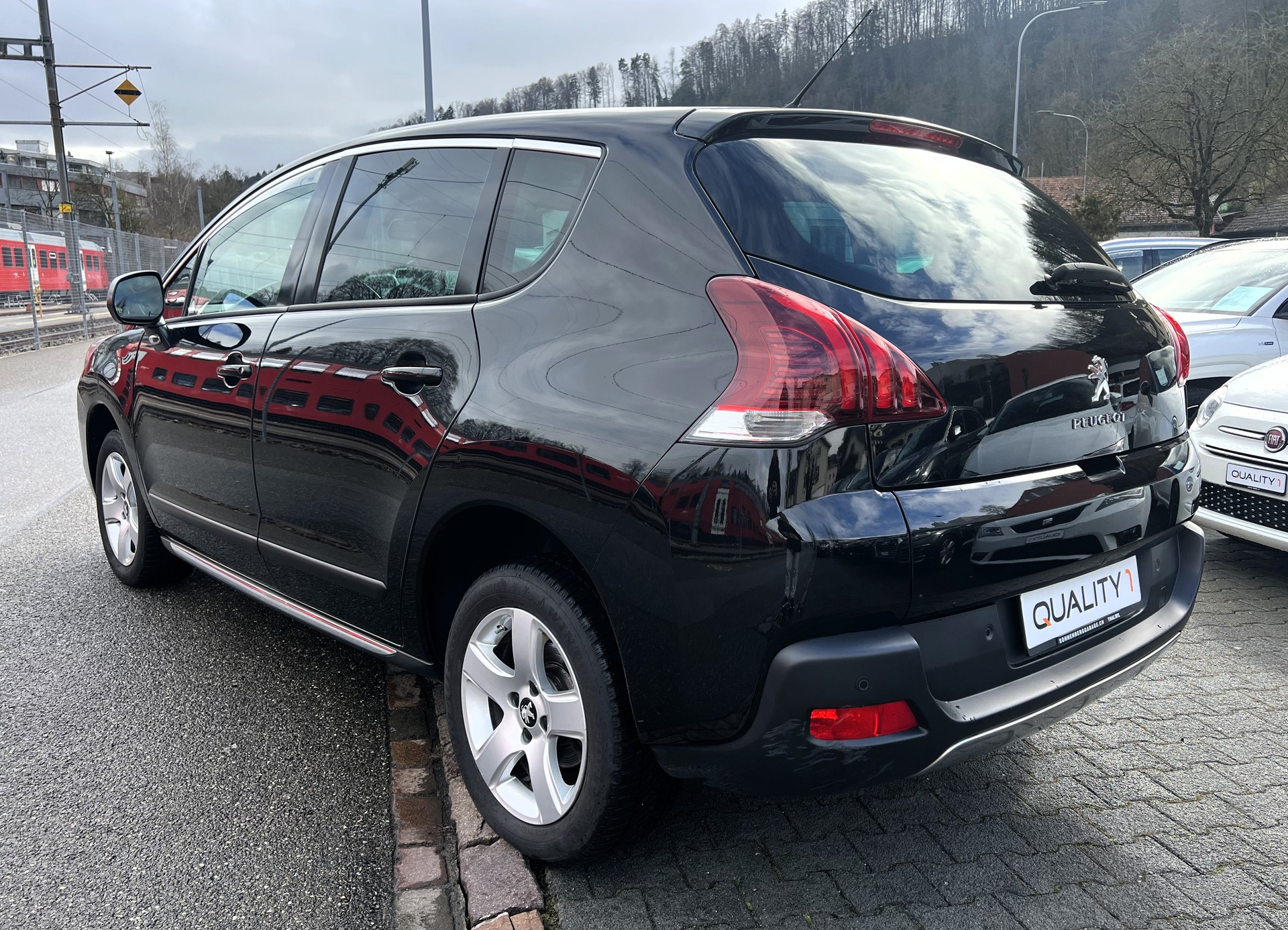 PEUGEOT 3008 2.0 Blue HDI Allure-image-4