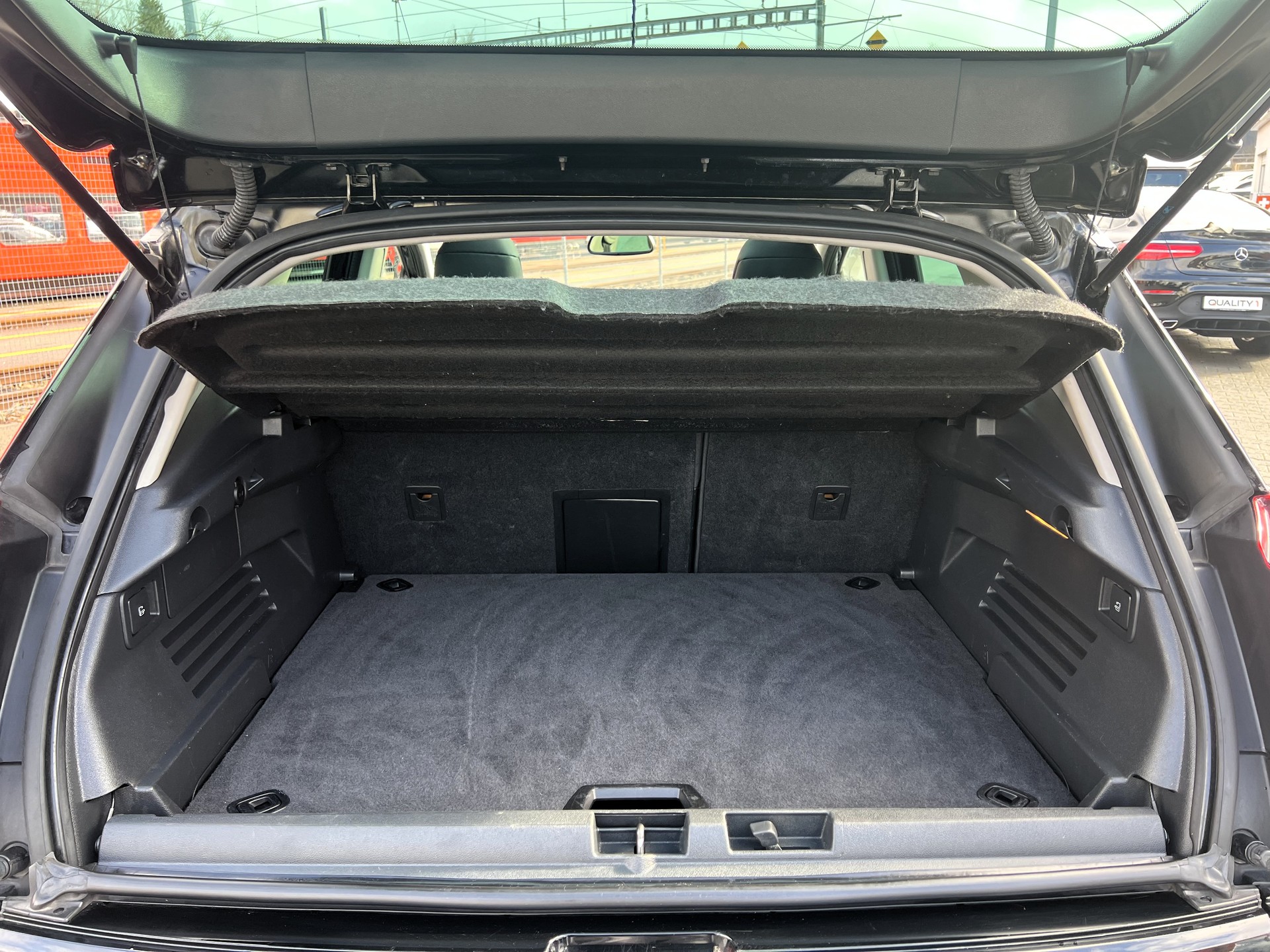 PEUGEOT 3008 2.0 Blue HDI Allure-image-8