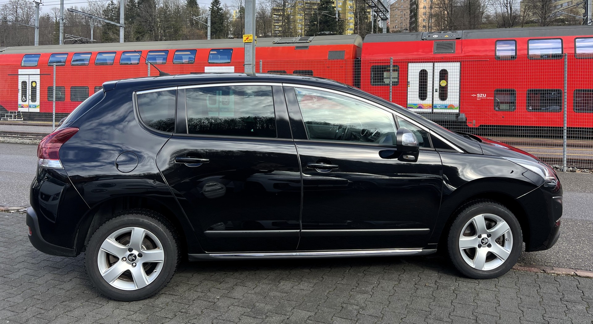 PEUGEOT 3008 2.0 Blue HDI Allure-image-7