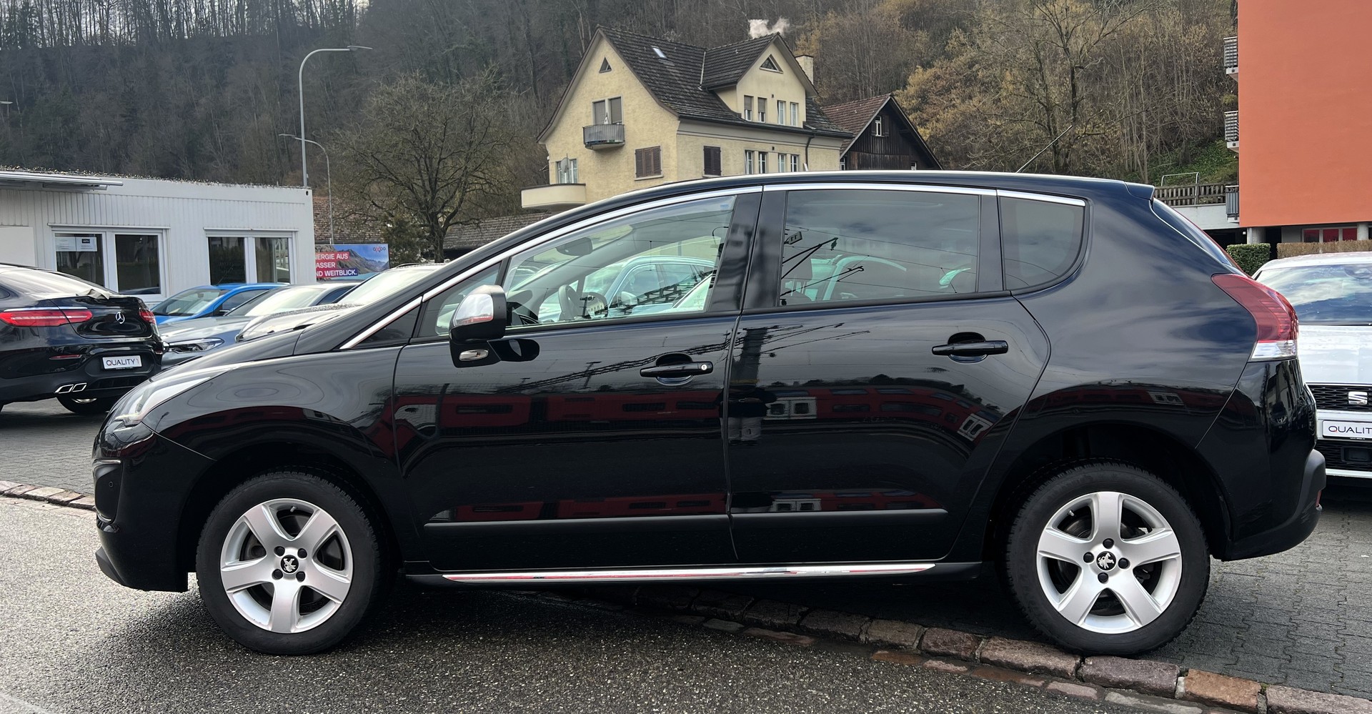 PEUGEOT 3008 2.0 Blue HDI Allure-showroom-element-3