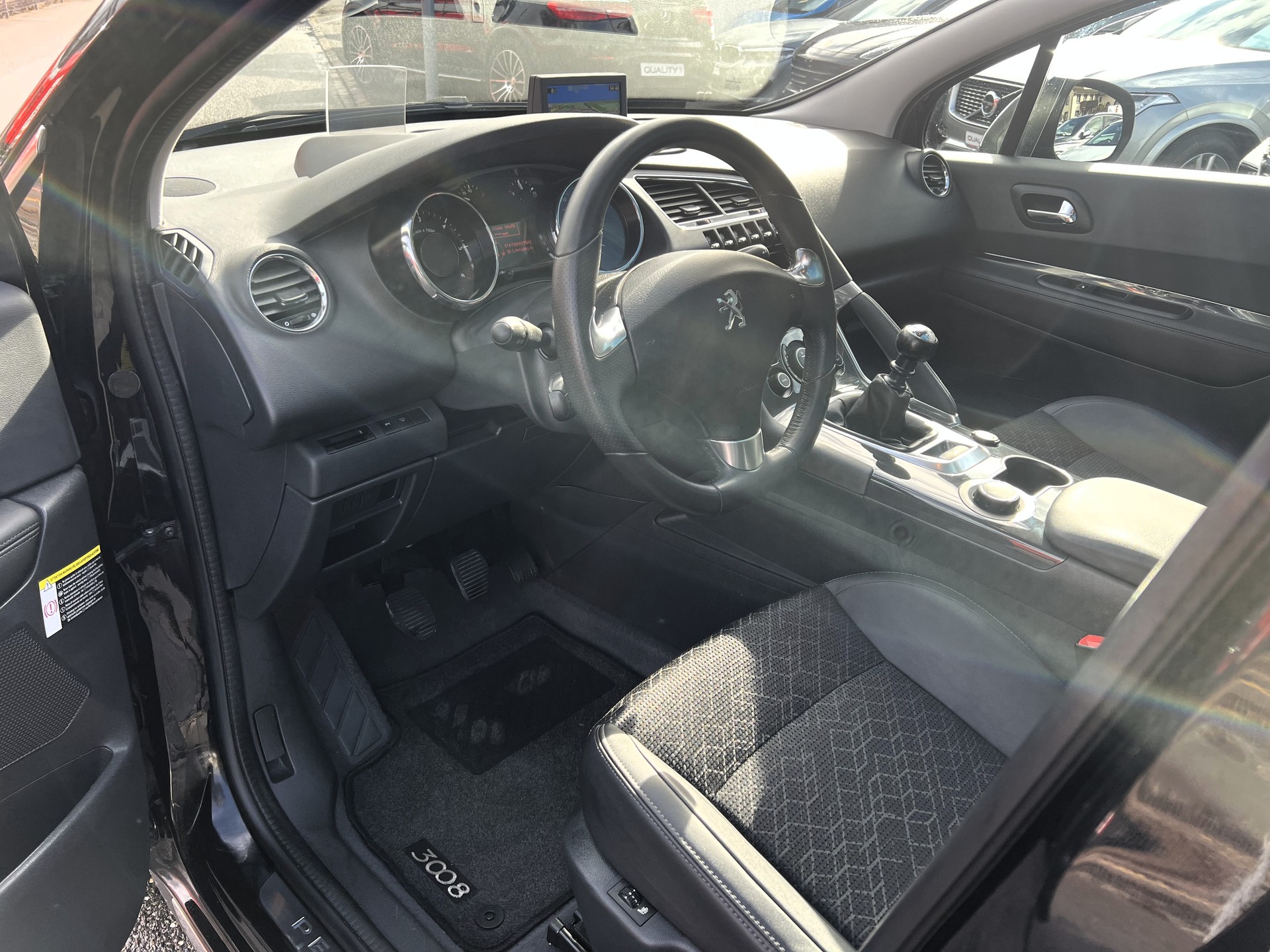 PEUGEOT 3008 2.0 Blue HDI Allure-image-11
