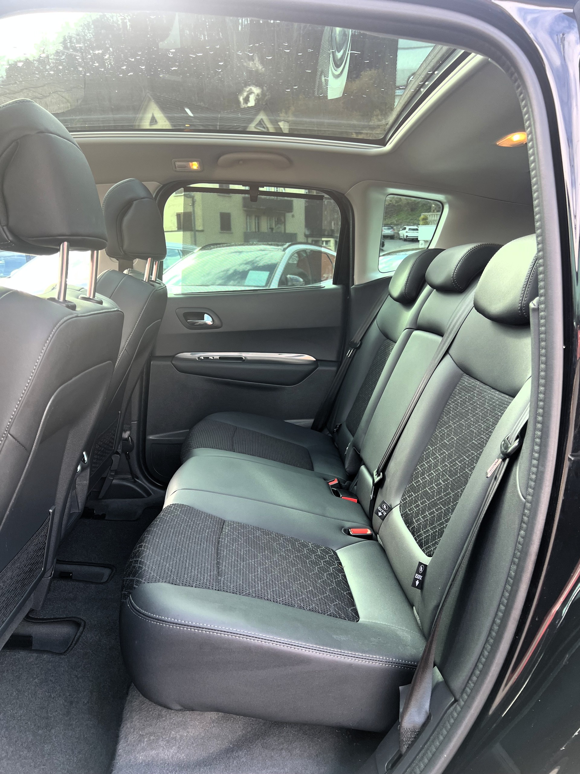 PEUGEOT 3008 2.0 Blue HDI Allure-image-9