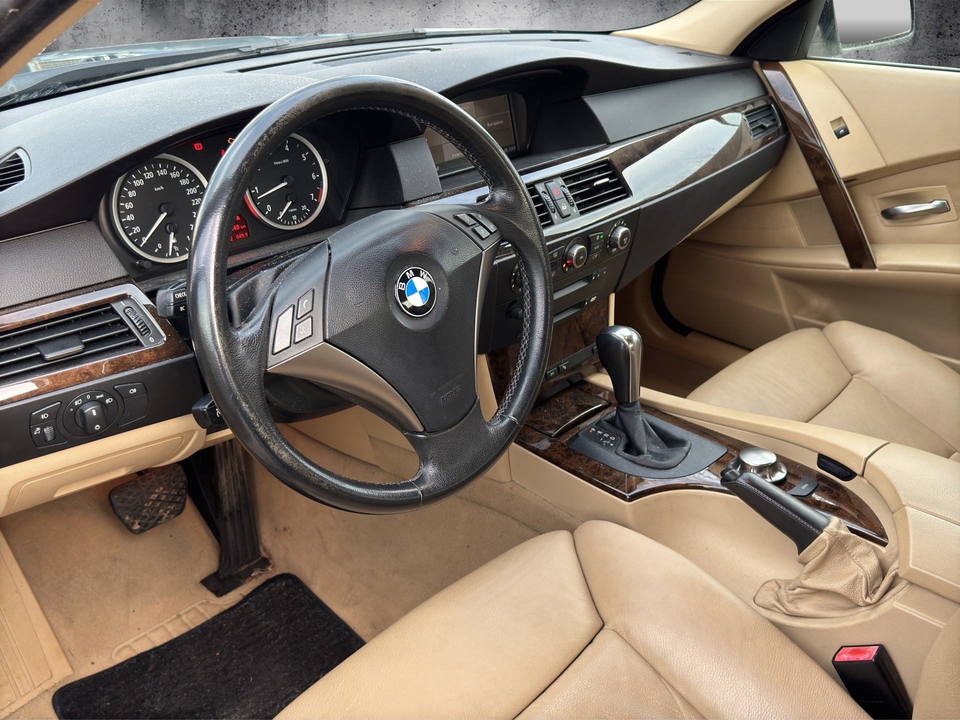 BMW 545i-image-8