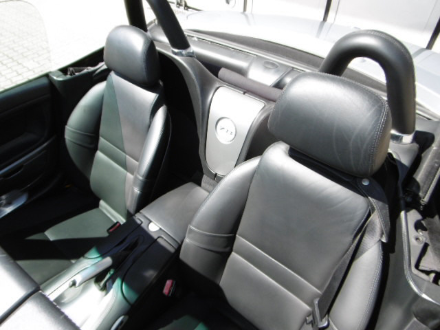 BMW Z8 Roadster-showroom-element-3