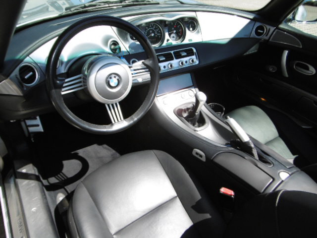 BMW Z8 Roadster-showroom-element-1
